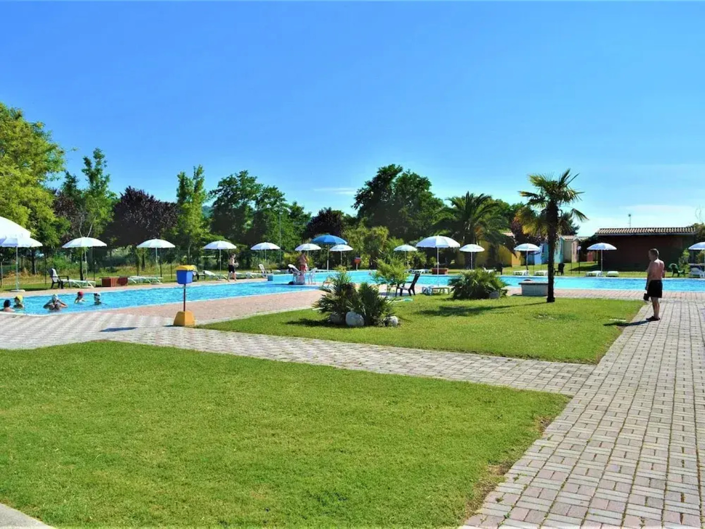 Welcoming Mobile Home in Marina di Altidona With Shared Pool