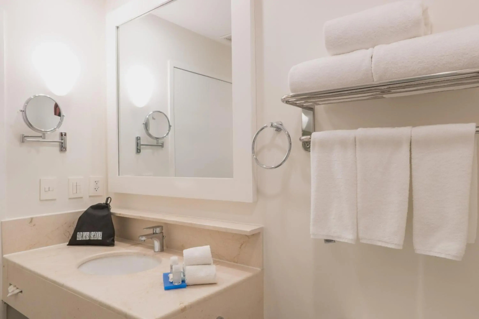 Holiday Inn Express & Suites Silao Aeropuerto - Terminal by IHG