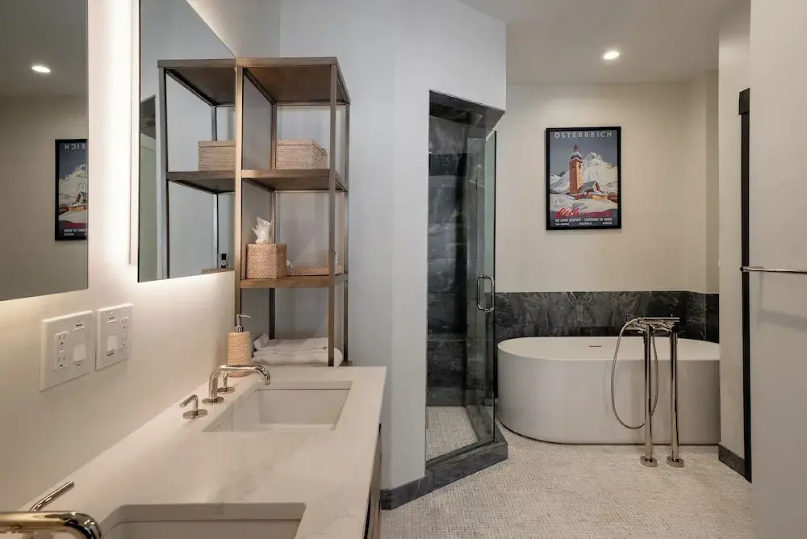 Ski-in/out Townhome w/ Hot Tub by Arrow Bahn Lift!