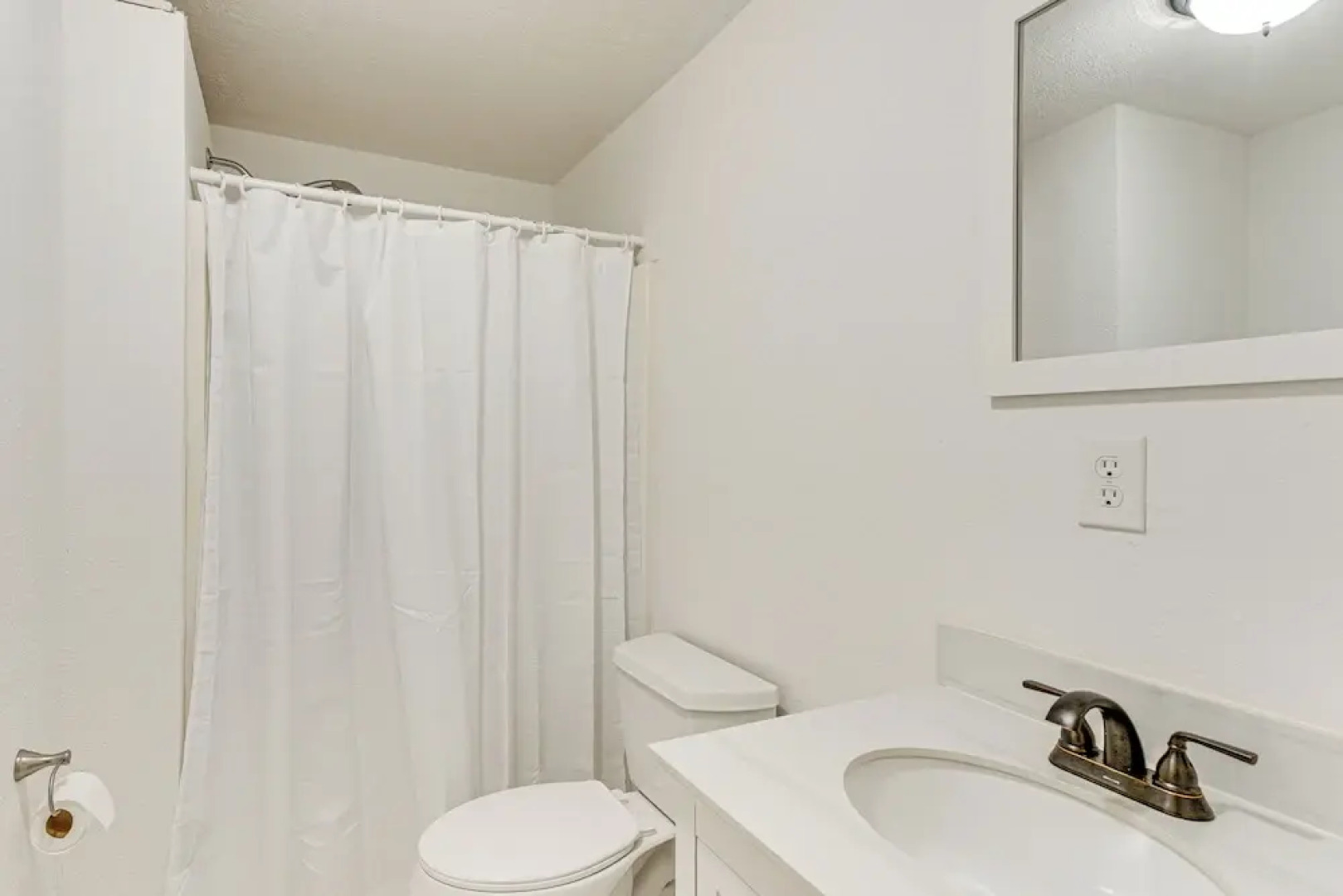 14 Mi to Dtwn: Secluded Stay in Murphy!