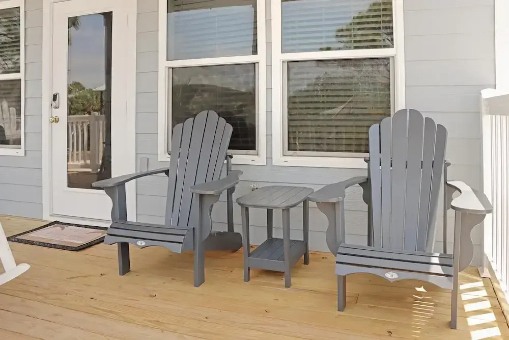 Yellow Bird Apartment