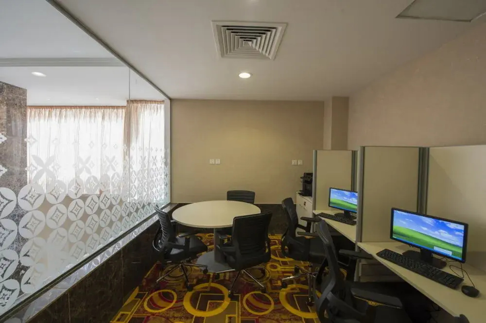 LA Fontaine Royal Hotel