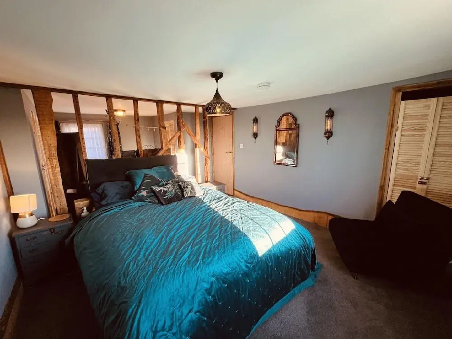 3br-fireplace-hottub-garden-parking