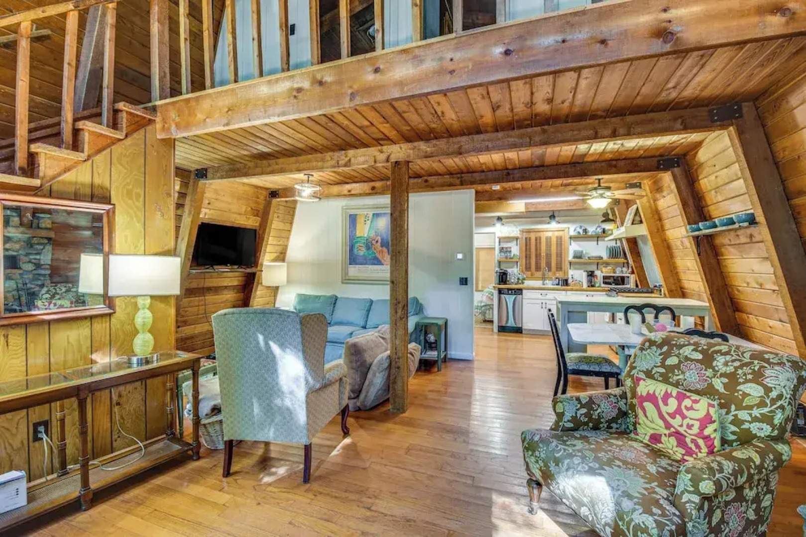 Pet-friendly Lavonia Cabin, Walk to Lake Hartwell!