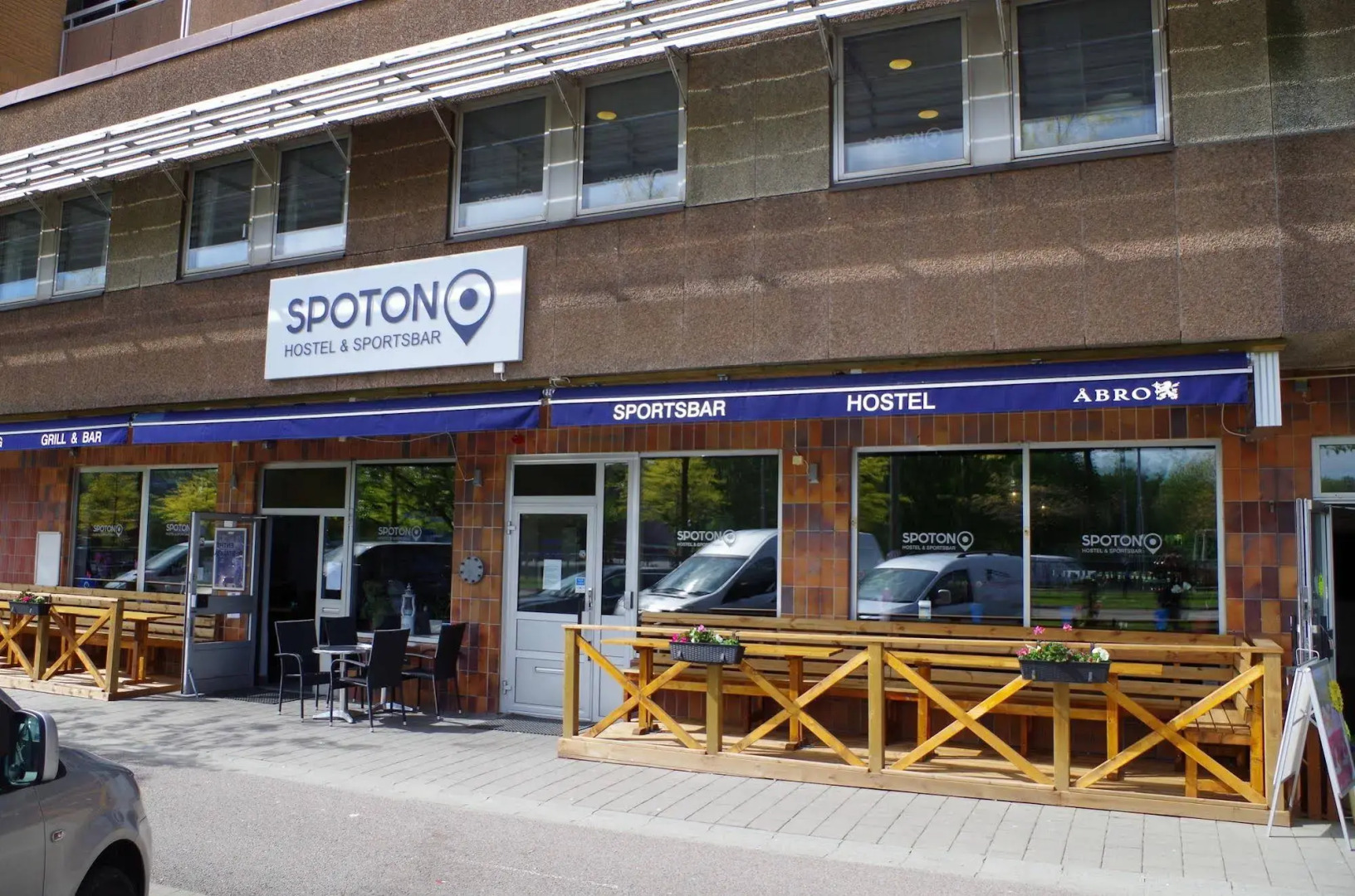 Spoton Hostel & Sportsbar