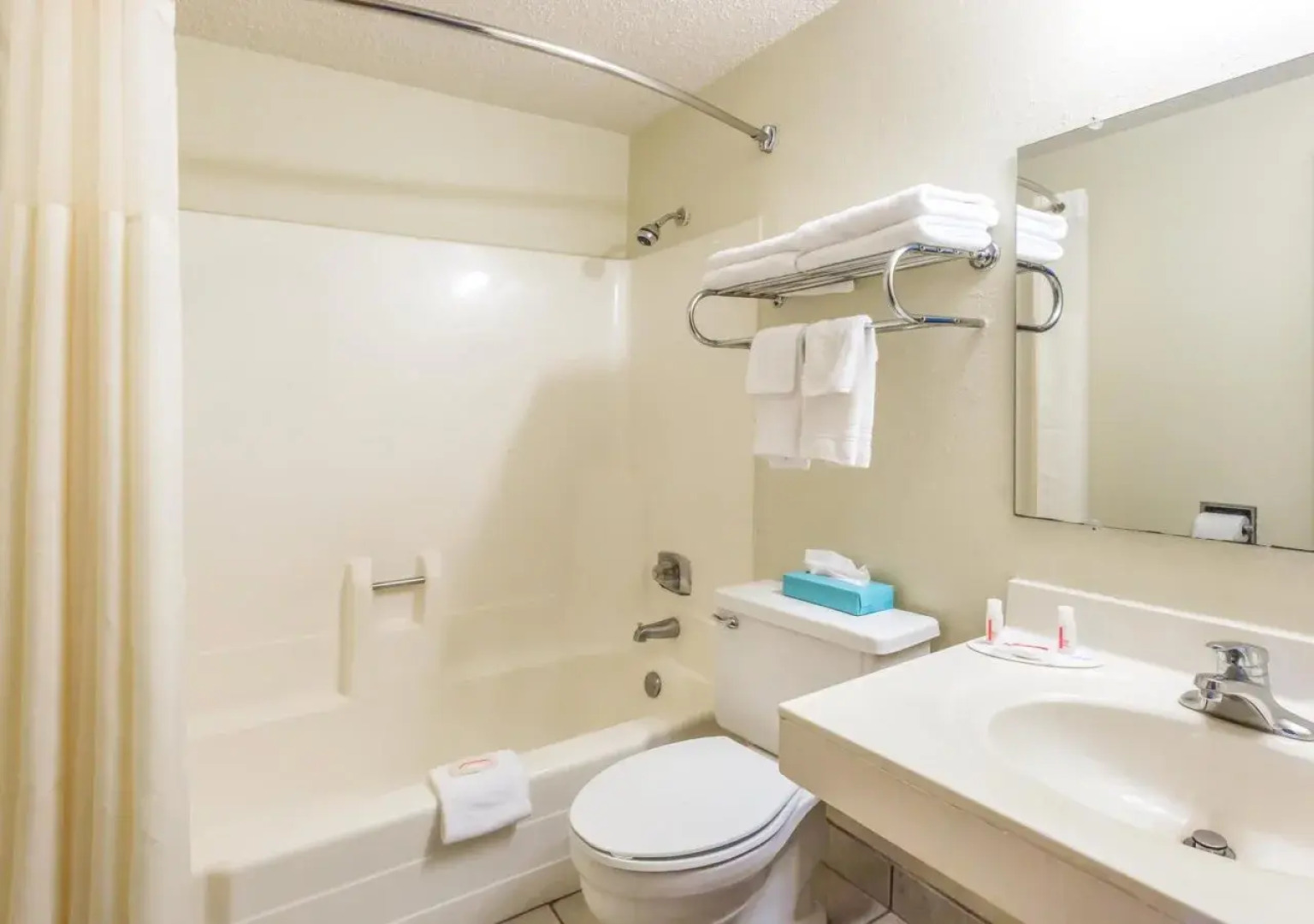 Super 8 by Wyndham Airport I90