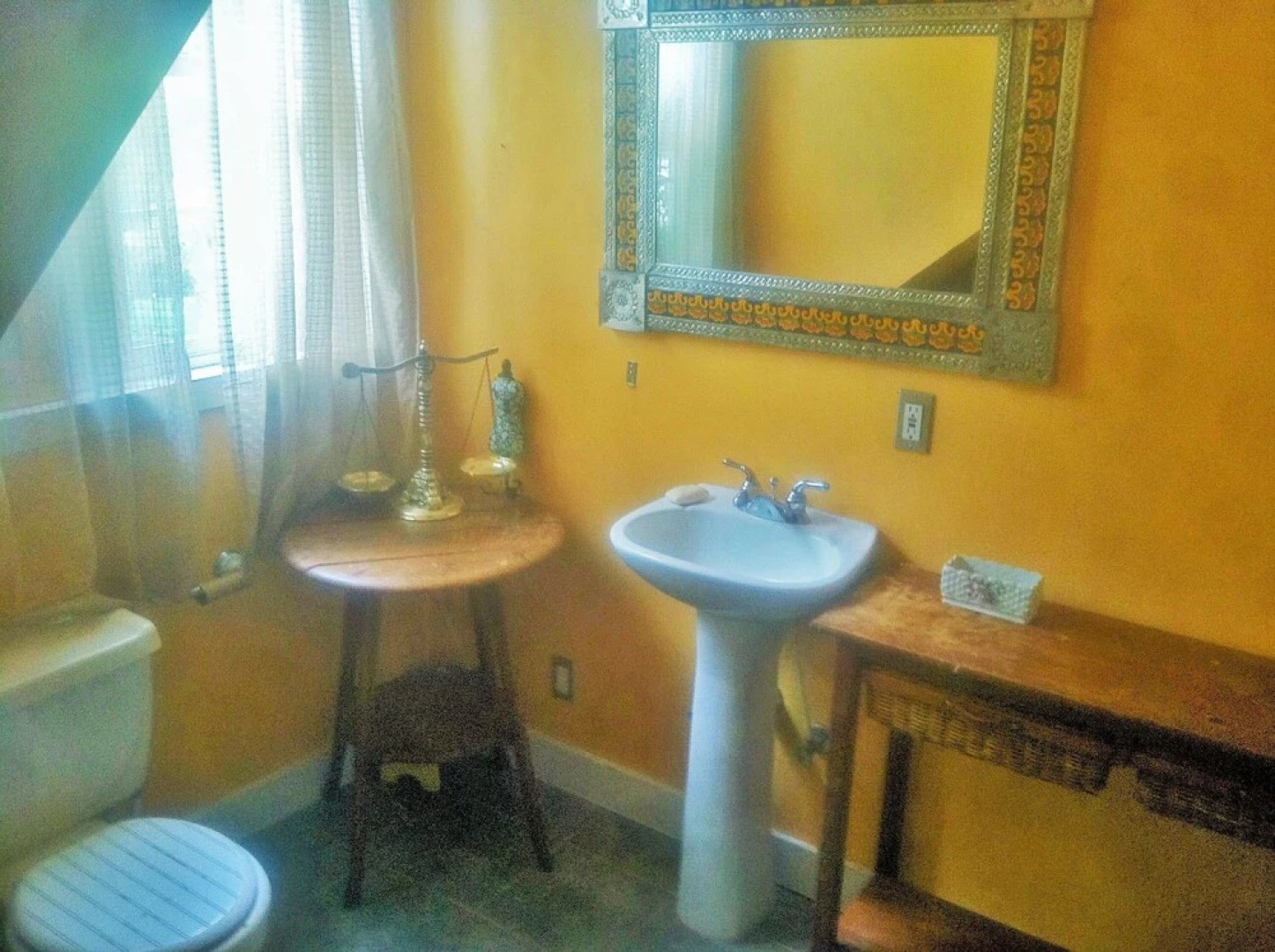 Huge 5-BR Home Just South of the City