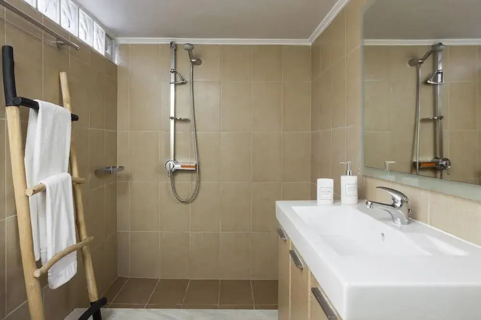 Sea View Beach Penthouse – Athens Coast