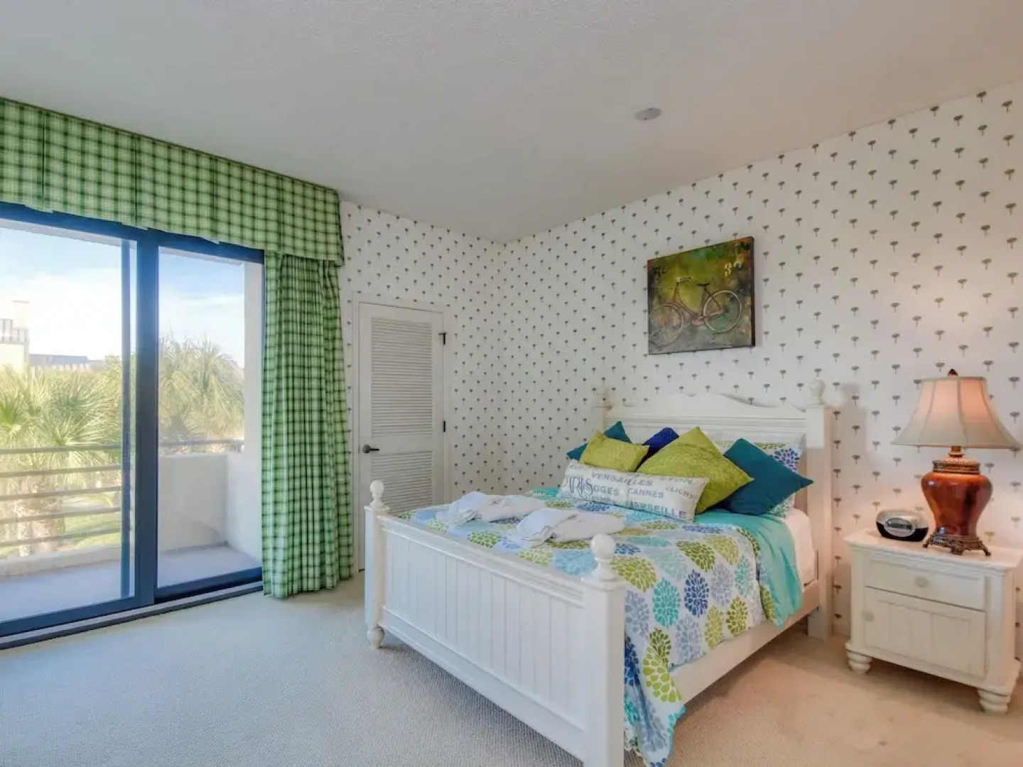 Spinnakers Reach 704