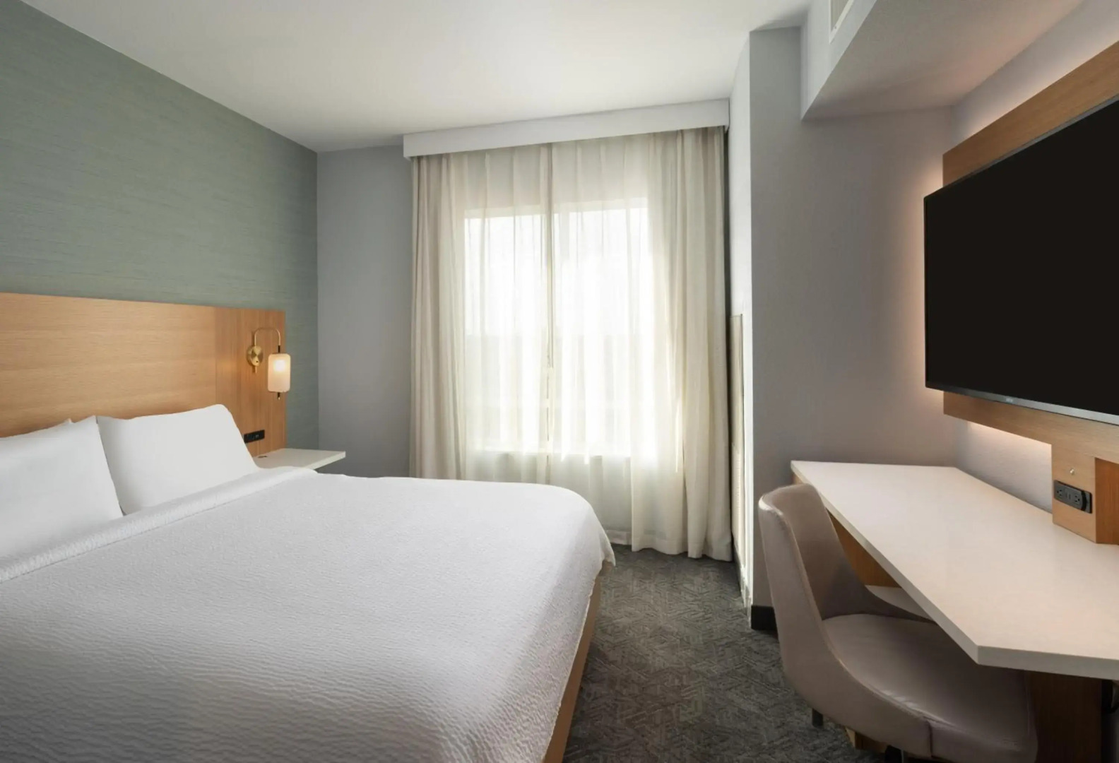 New Victorian Inn and Suites