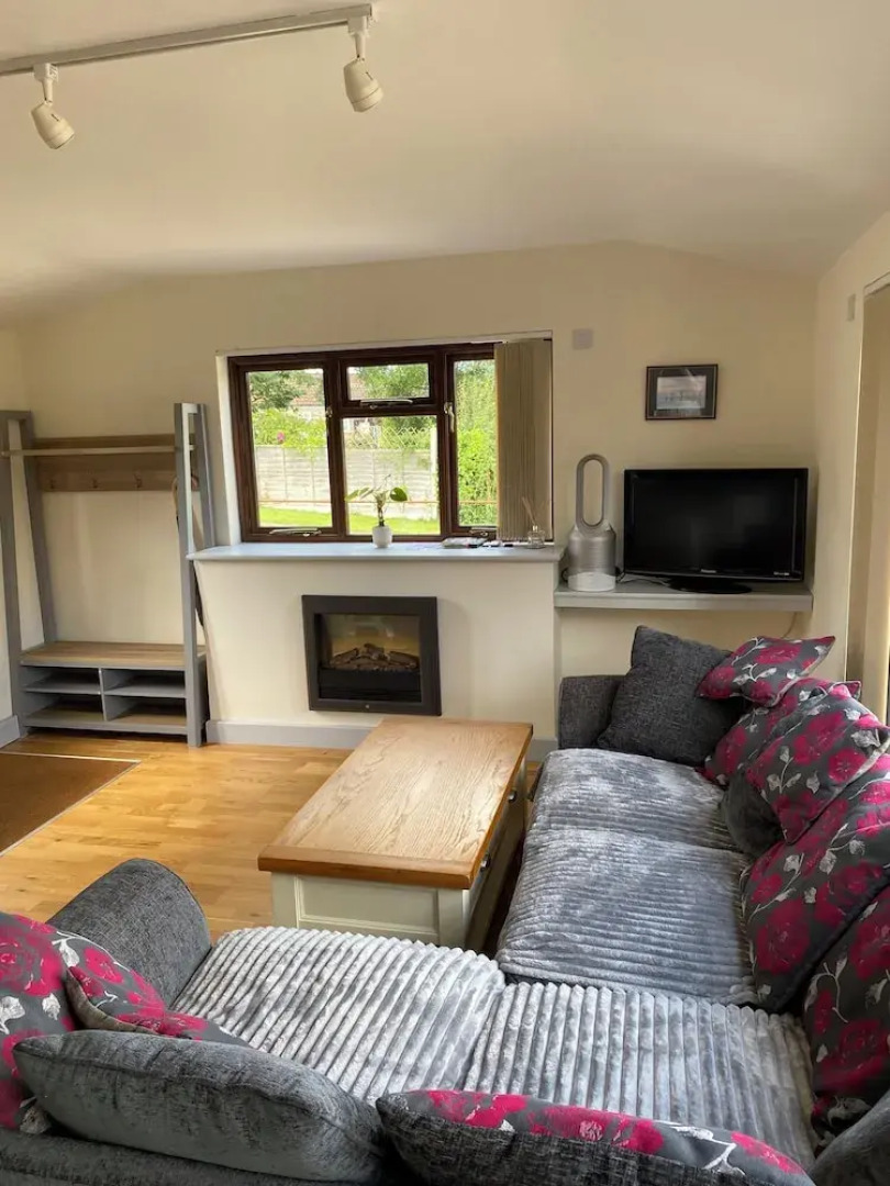 Cottage Retreat- Sleeps 4, Garden,