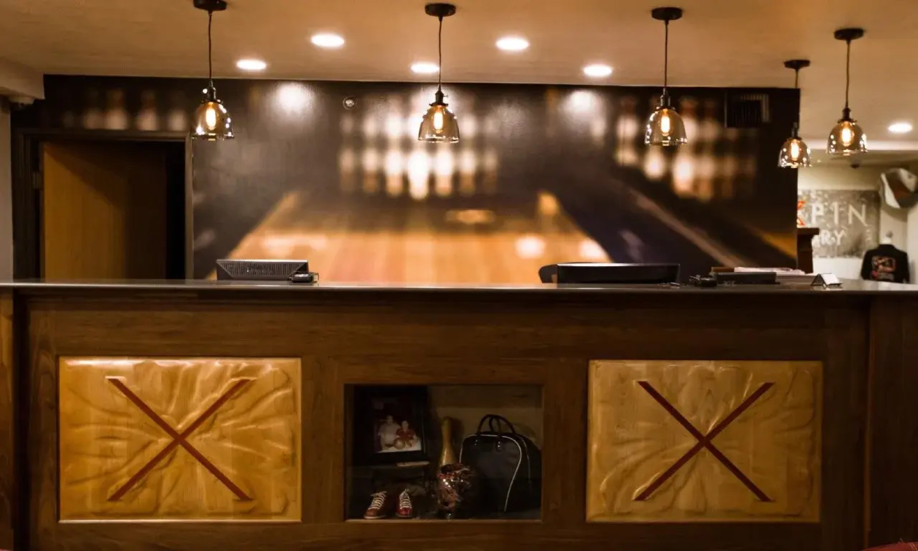 Ten Pin Inn & Suites