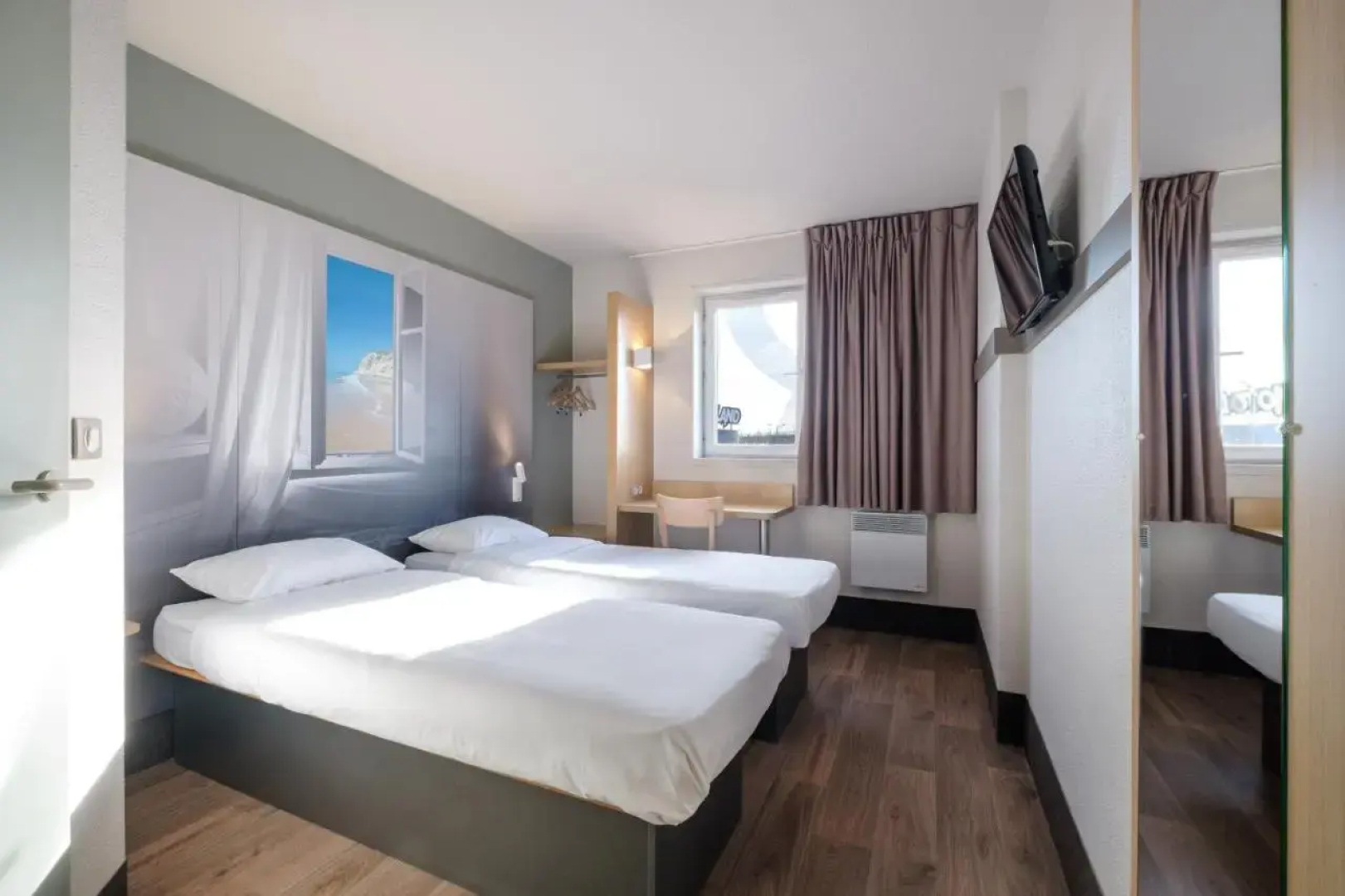 B&B HOTEL Calais Centre Saint-Pierre