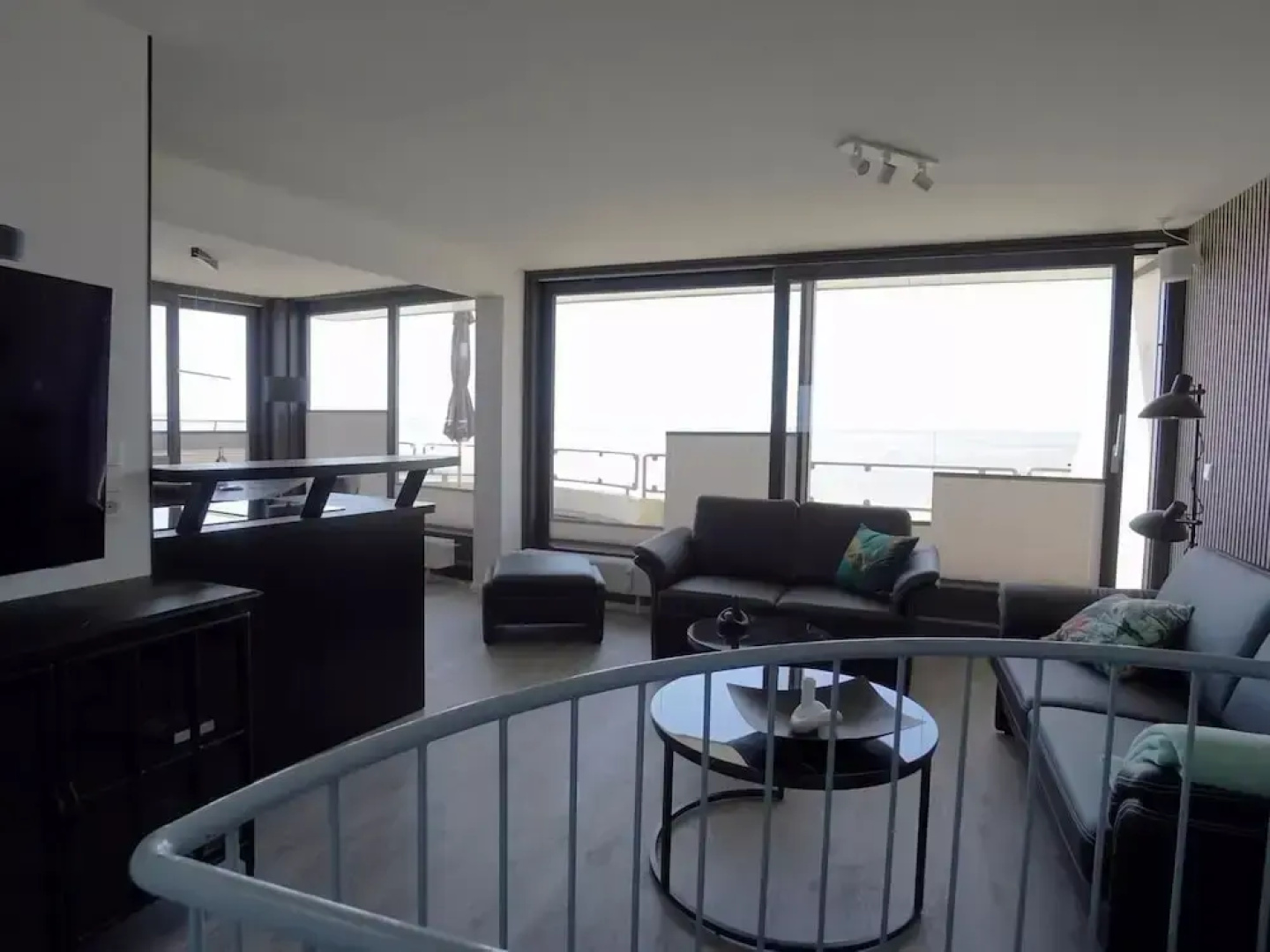 Penthouse by North Sea With Pool and Sauna