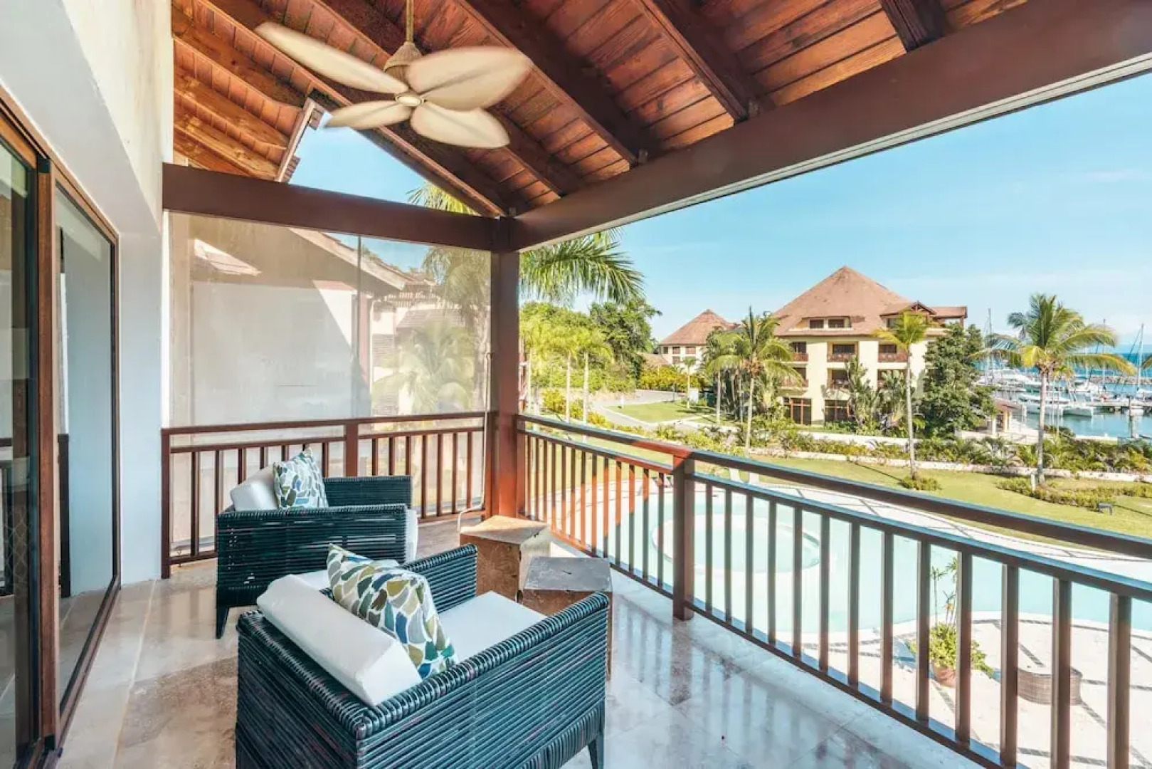 Penthouse w Jacuzzi and Ocean View Puerto Bahia