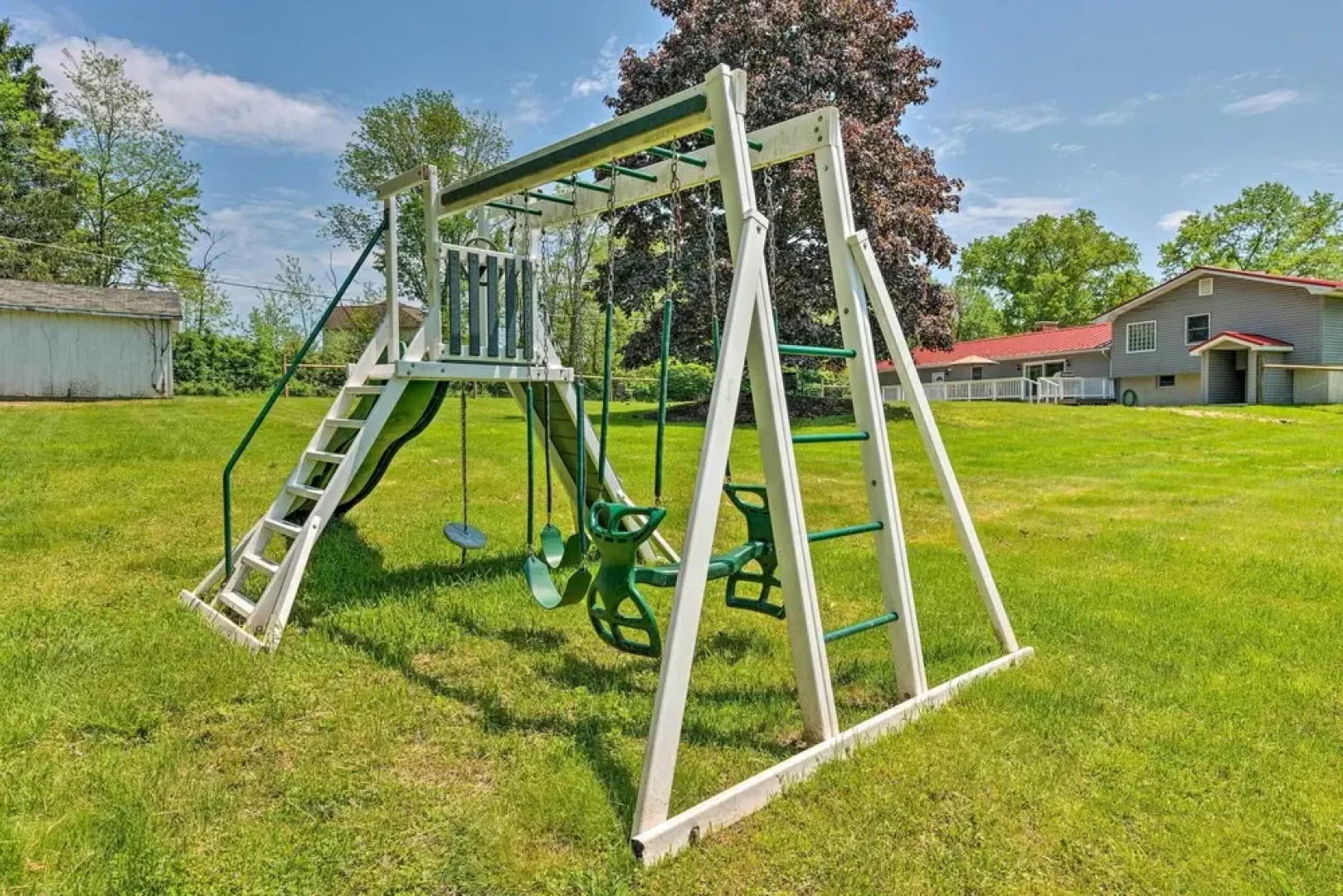 East Stroudsburg Home w/ Fire Pit & Private Pond