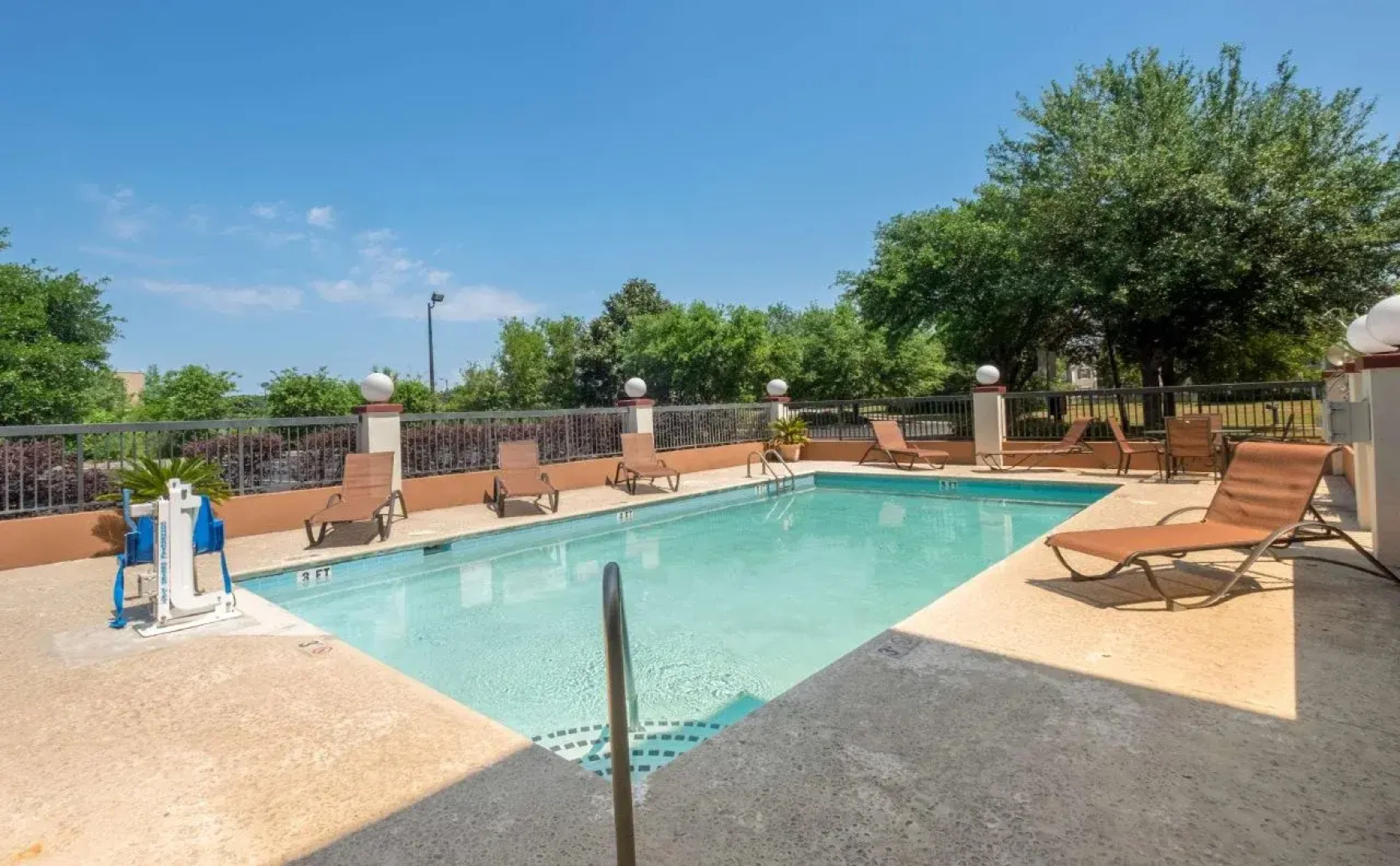 Red Roof Inn & Suites Savannah Gateway