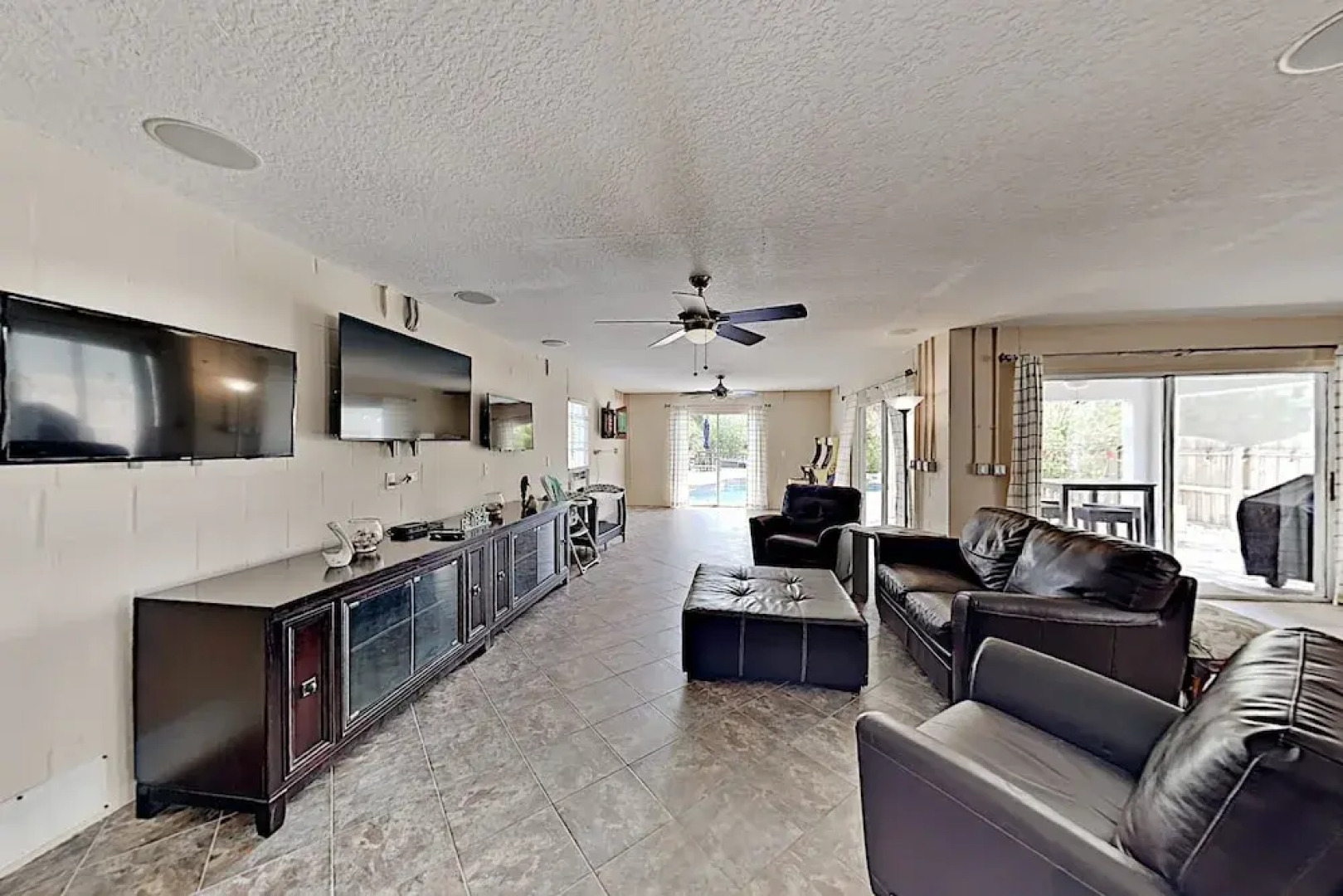 Immaculate Canal W/ Pool, Dock & Game Lounge 4 Bedroom Home