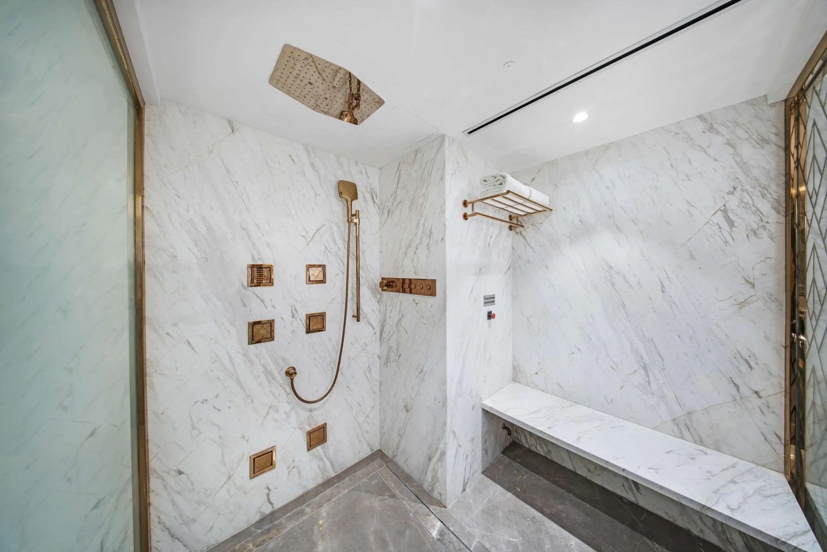 Radisson Blu Hotel & Suites GRT Chennai