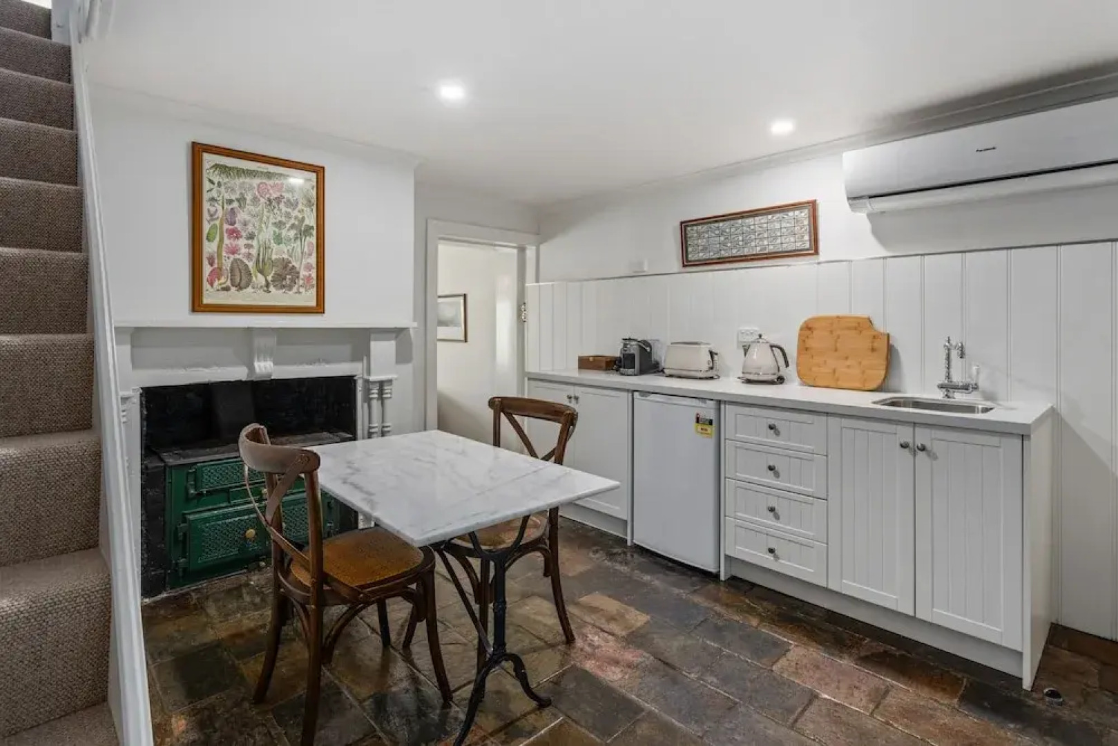 Lythgo's Row Colonial Cottages