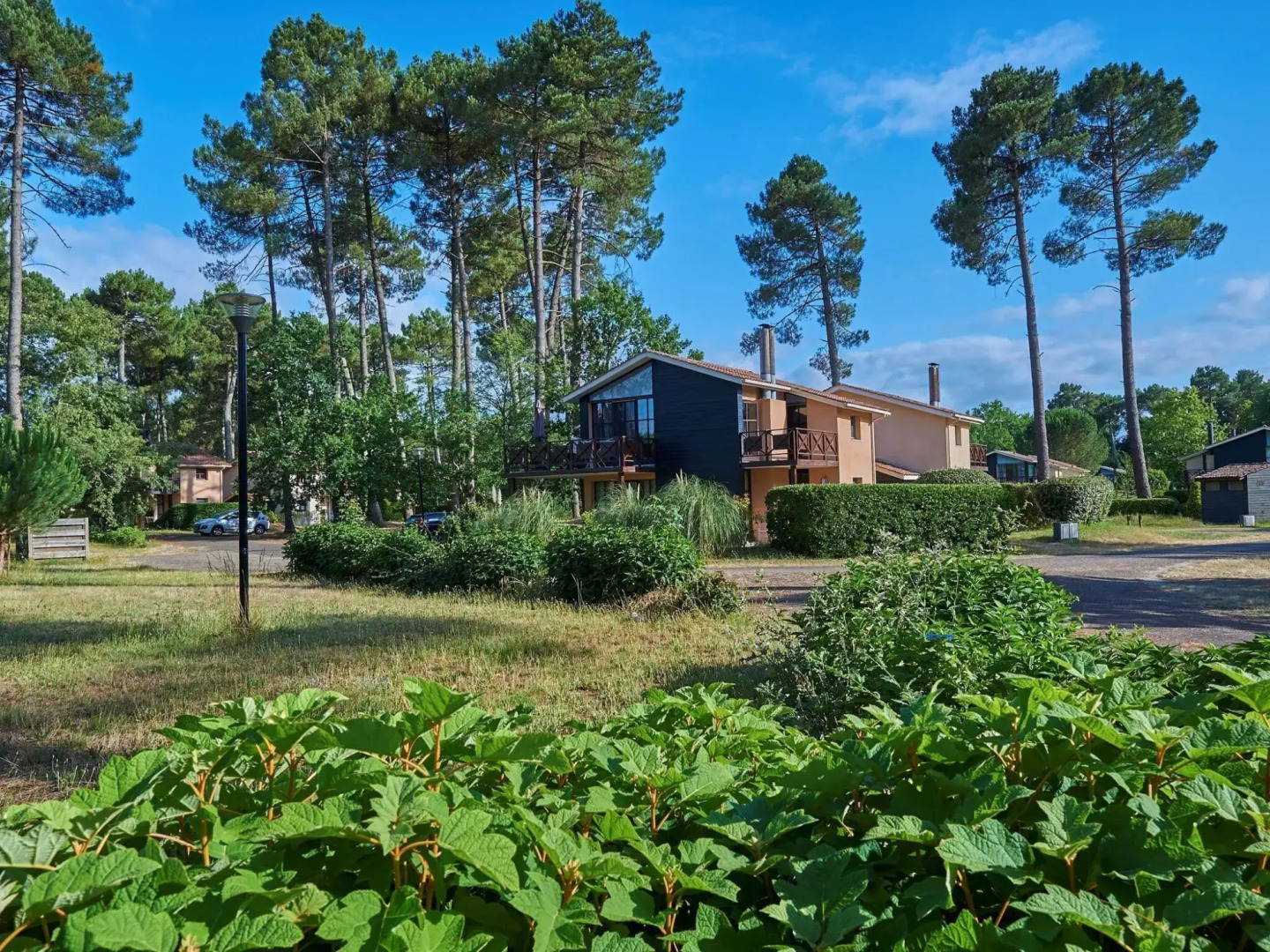 Luxurious ground-floor villa on castle estate with fireplace