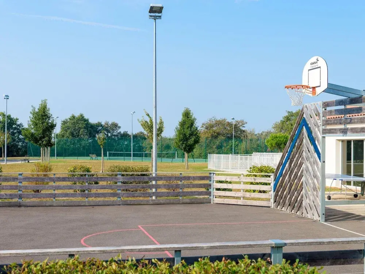 Well-kept Apartment, With Dishwasher, 7 km. From the Beach