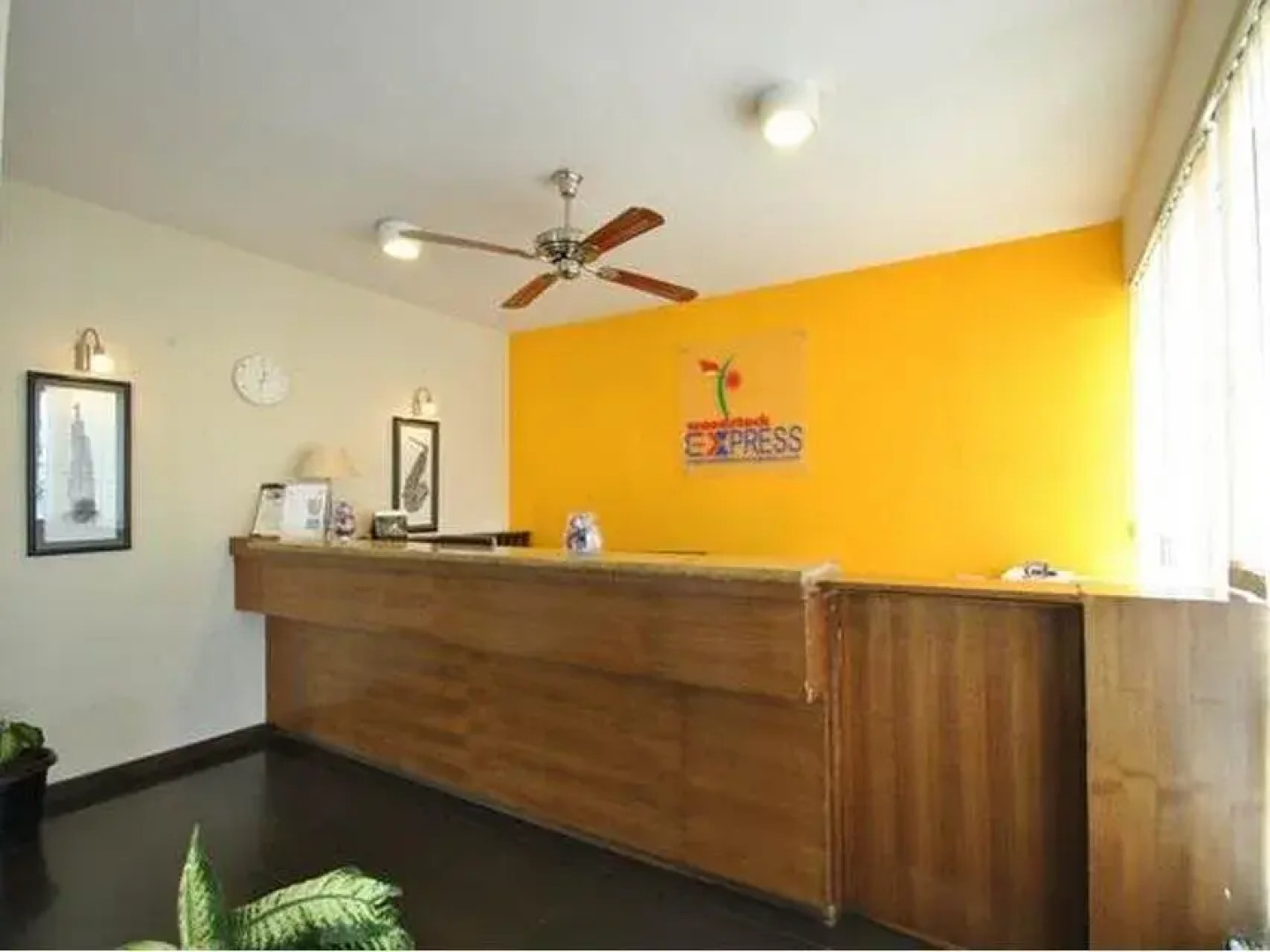 Hotel Woodstock Express