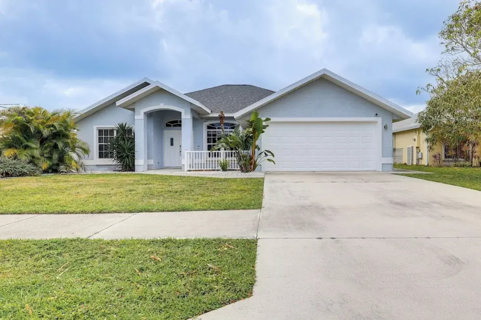 Pet-friendly Fort Pierce Home w/ Pool & Kayaks!