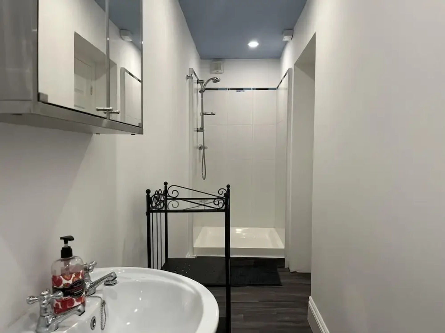 Blaydonburn - Sleeps 4,5 - Parking - Hottub - Yard