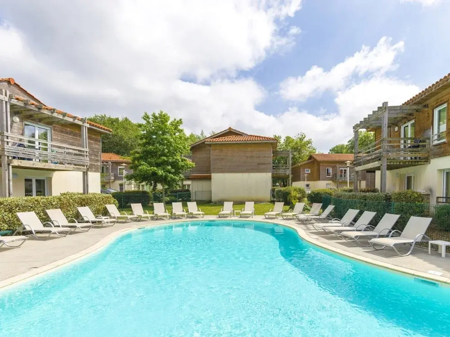 Nice Apartment With a Dishwasher Near a Recreational Lake
