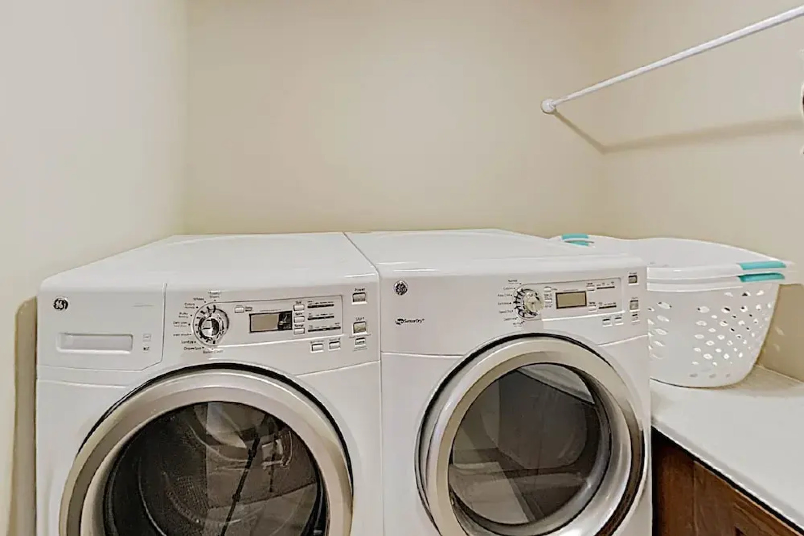 New Listing! Mountain W/ Hot Tub & Deck 5 Bedroom Townhouse