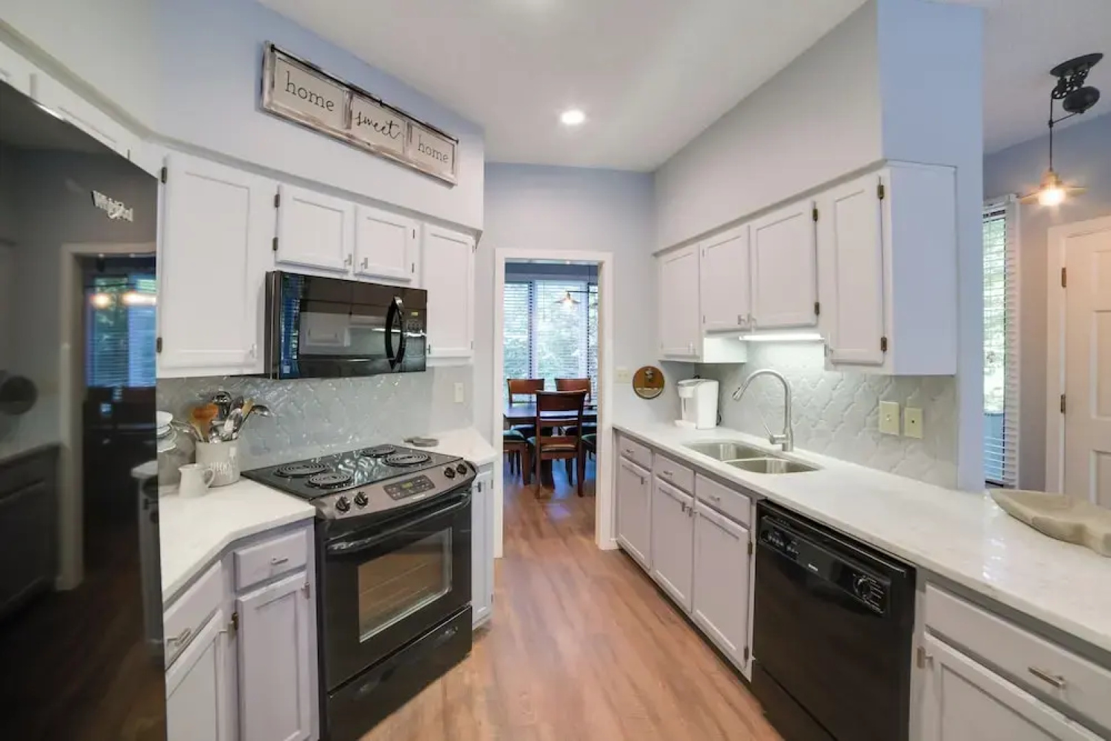 Lovely Condo w/ Deck, 1 Mi to Wintergreen Resort!