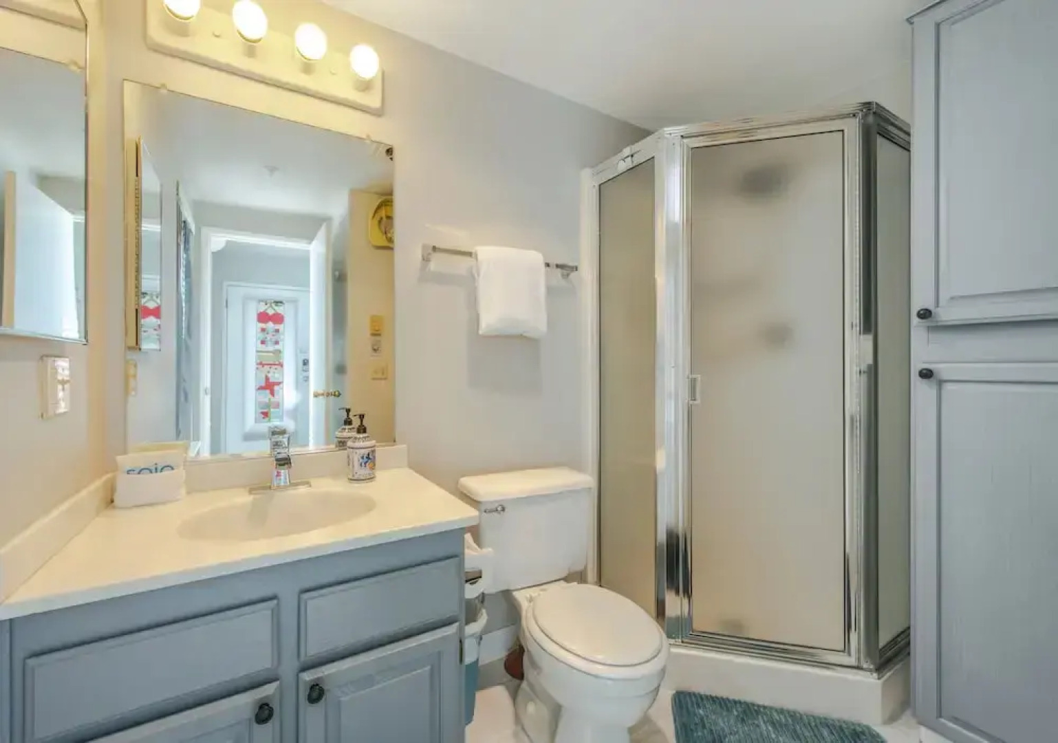 Alley's 22 Condo with Direct Deck Access by RedAwning