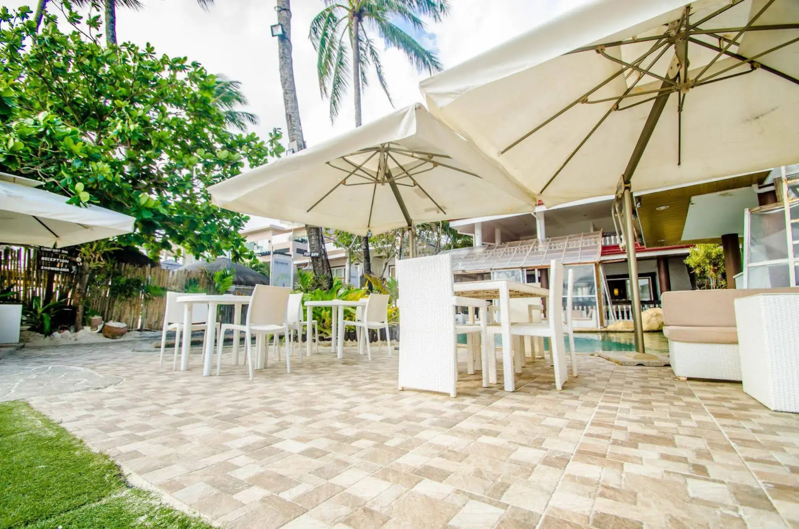 White House Beach Resort