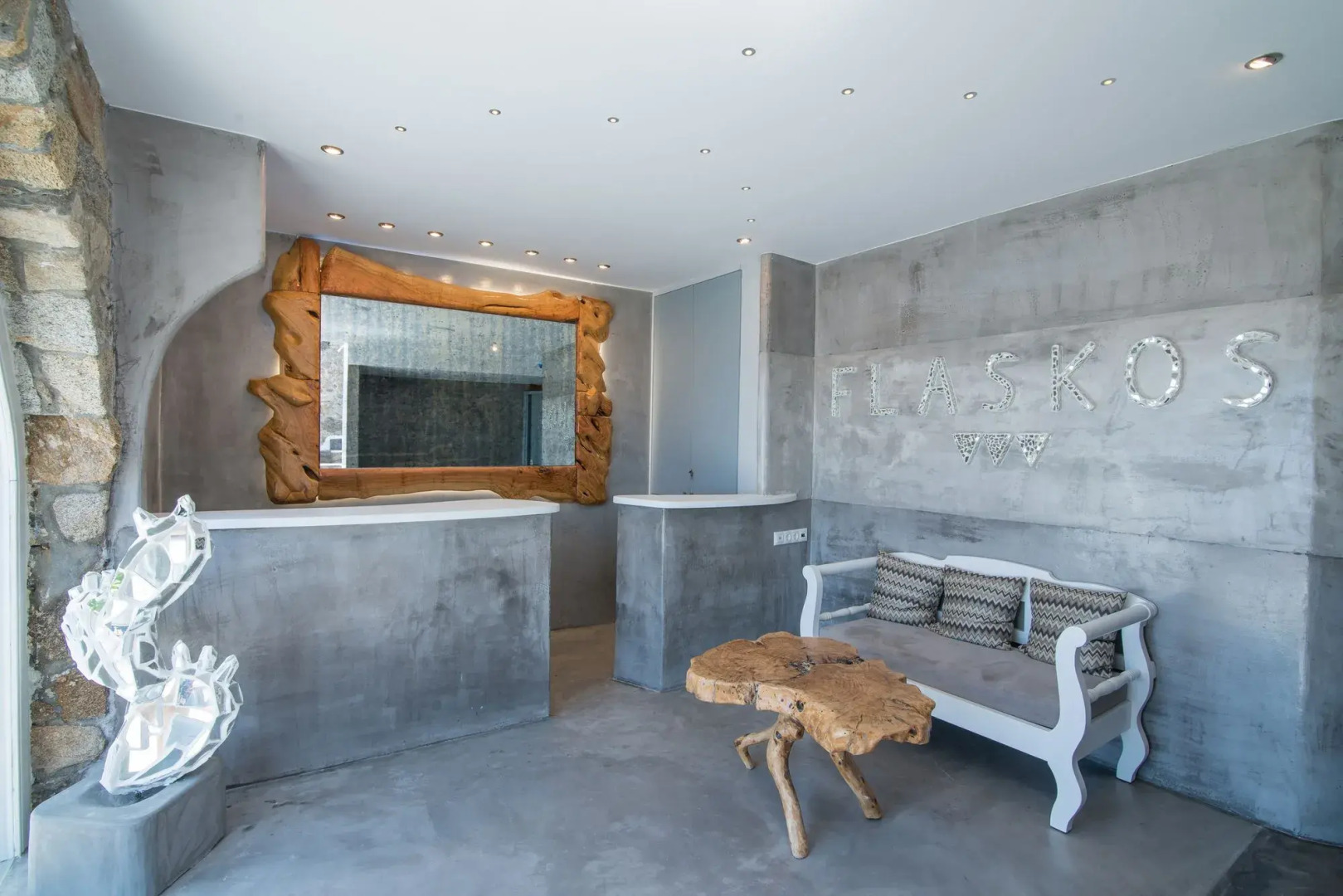 Flaskos Luxury Suites