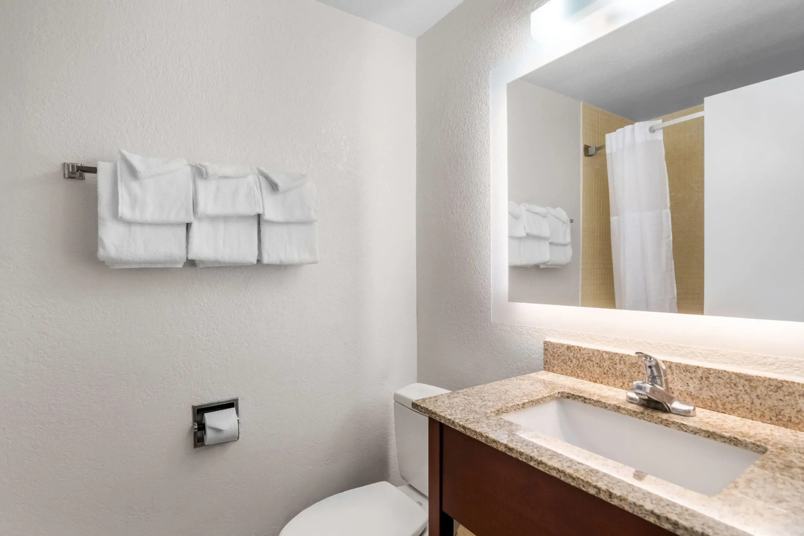 Howard Johnson by Wyndham Vero Beach / Downtown