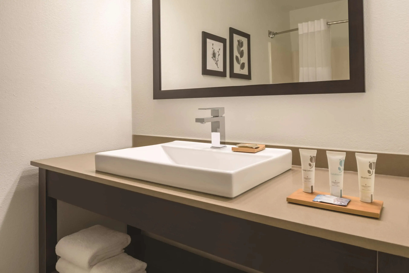 Country Inn & Suites by Radisson, Waterloo, IA