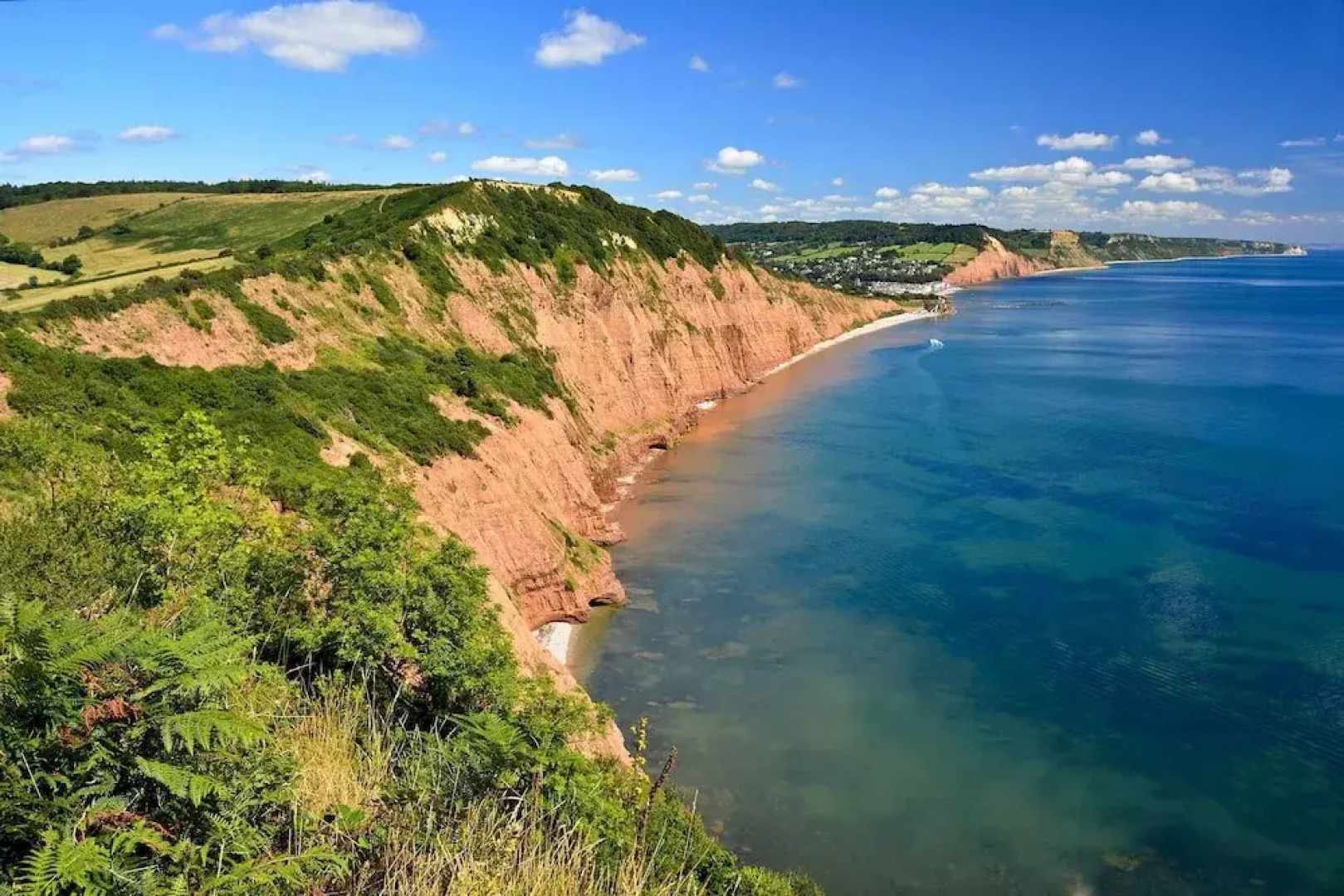 Superb detached Grade II conversion of an original Apple Mill with hot tub & FREE membership to nearby Leisure Club