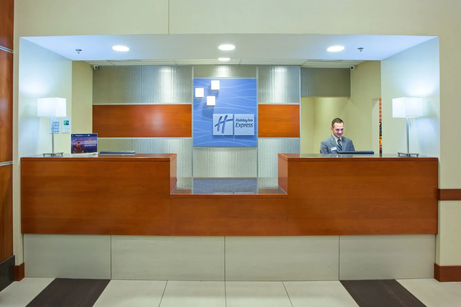 Holiday Inn Express and Suites Columbus Edinburgh by IHG