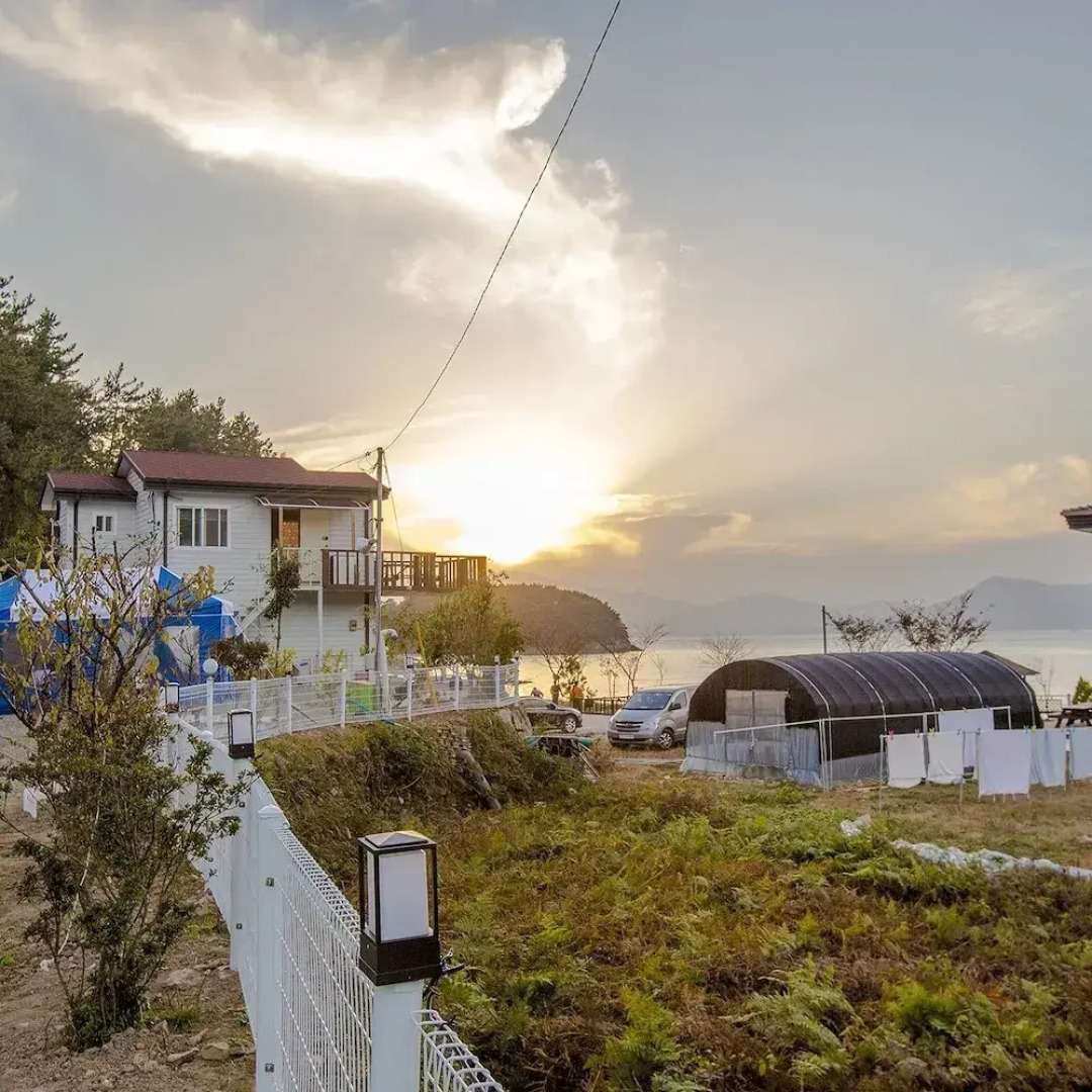 Sea and Sunset Pension