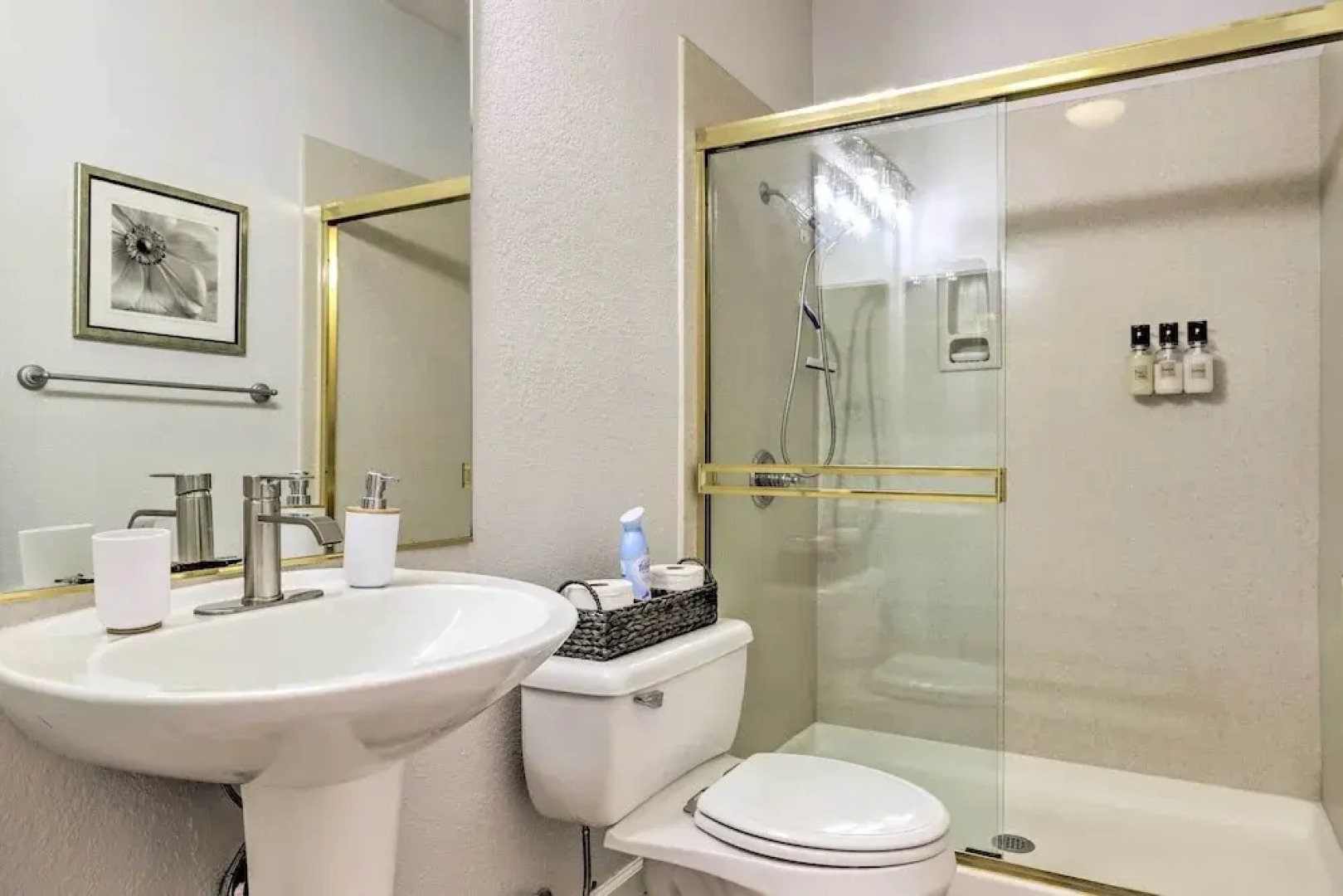 Family-friendly Modesto Home w/ Grill & Yard