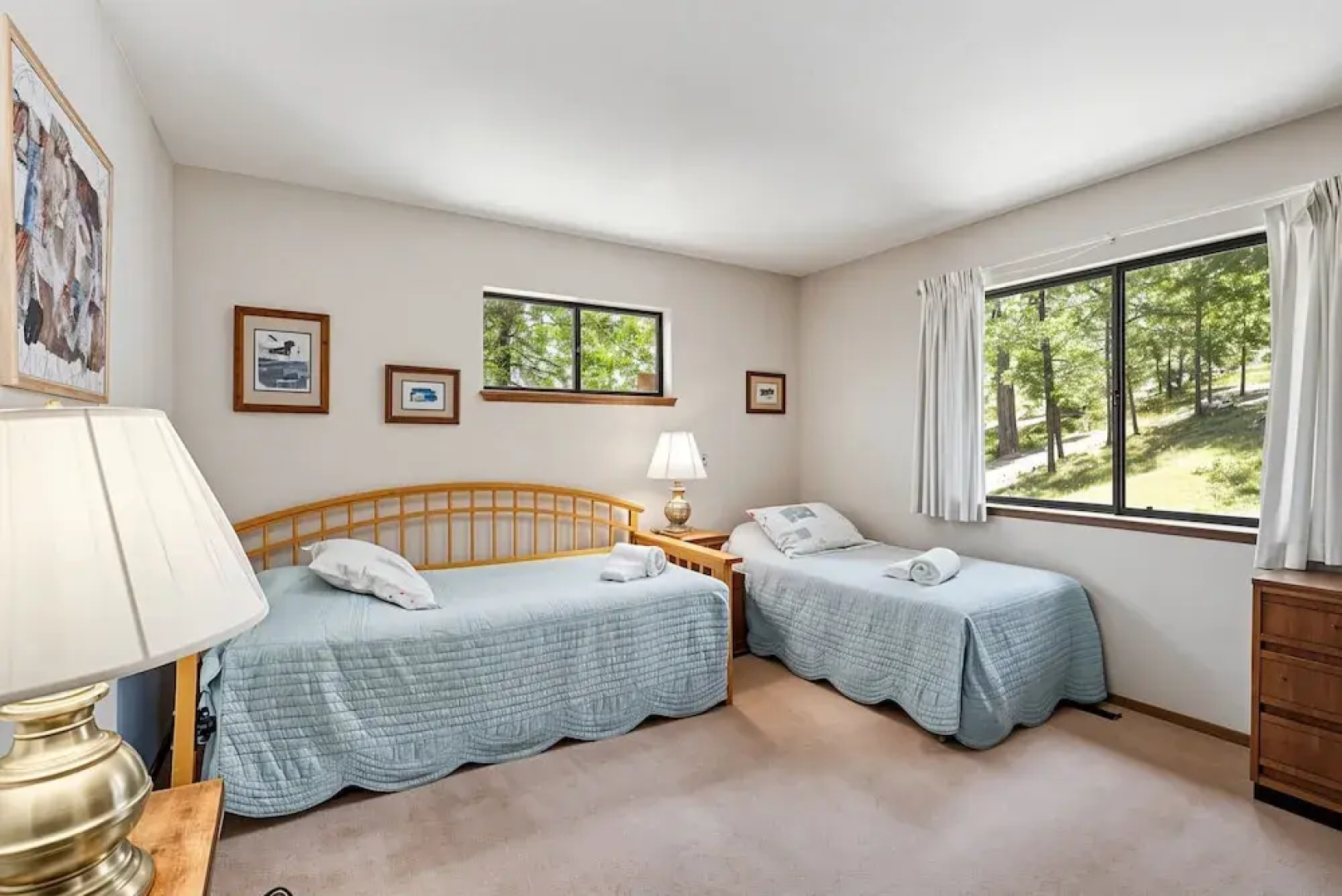 The Big Easy - Lakefront Only 1 mile to Popular Marina Beach! by Yosemite Region Resorts