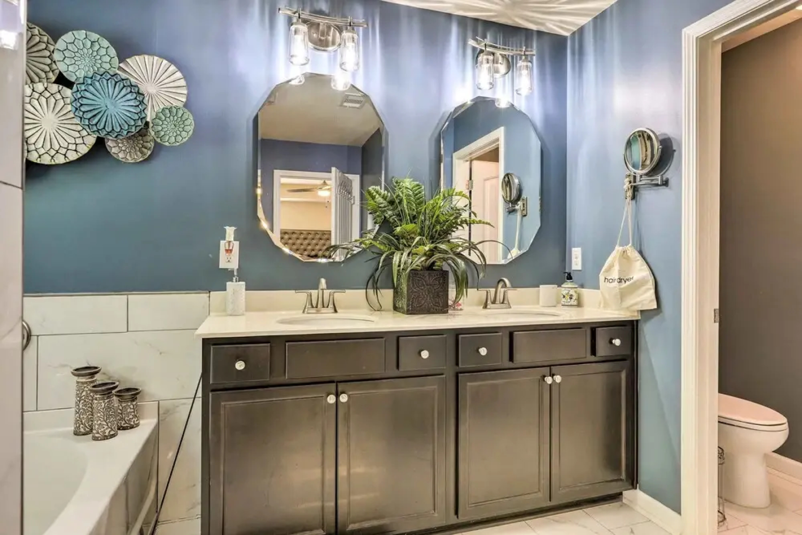 Elegant Home ~ 20 Mi to Downtown Atlanta: Pets OK!