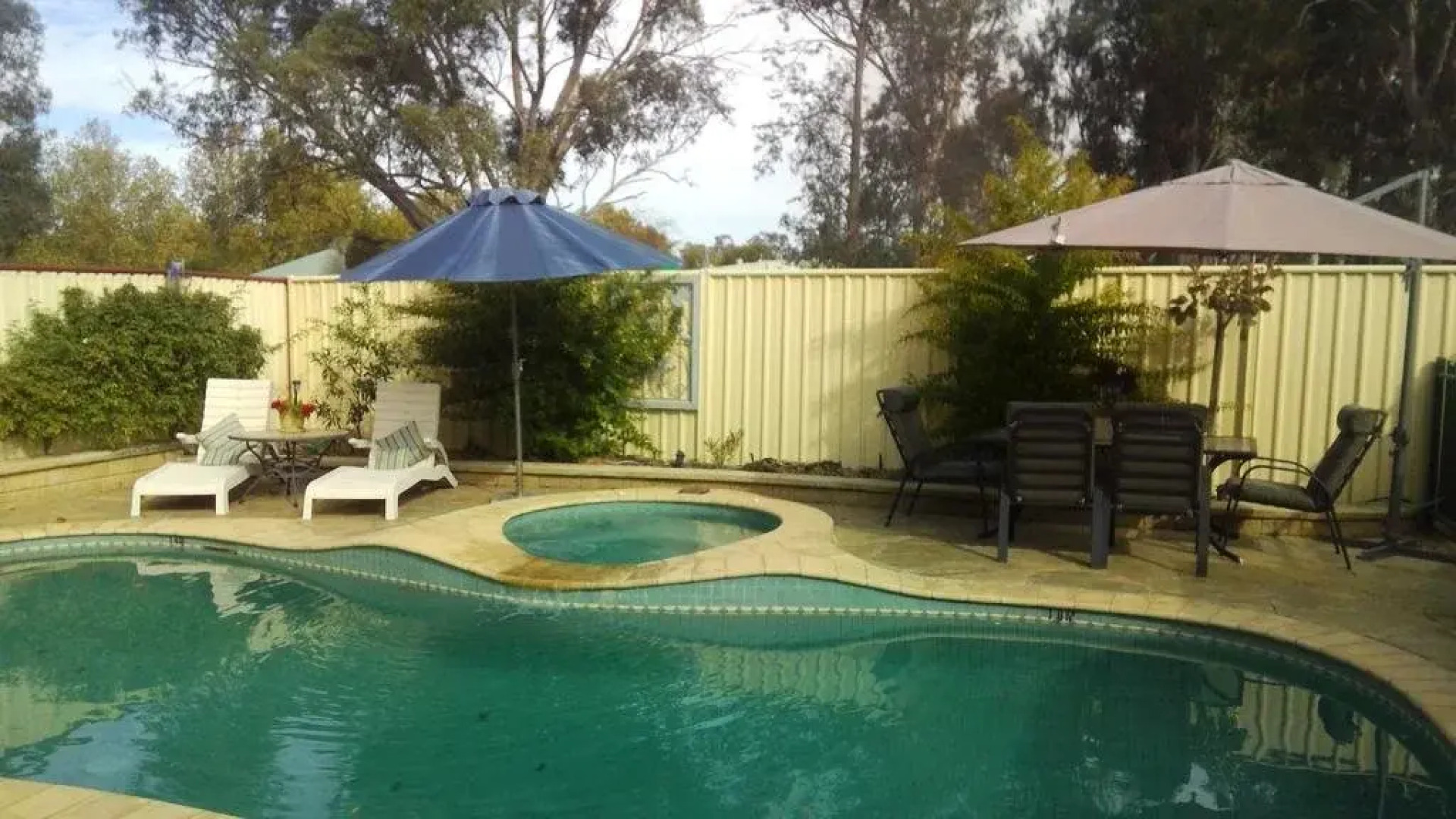 Courtsidecottage Bed and Breakfast