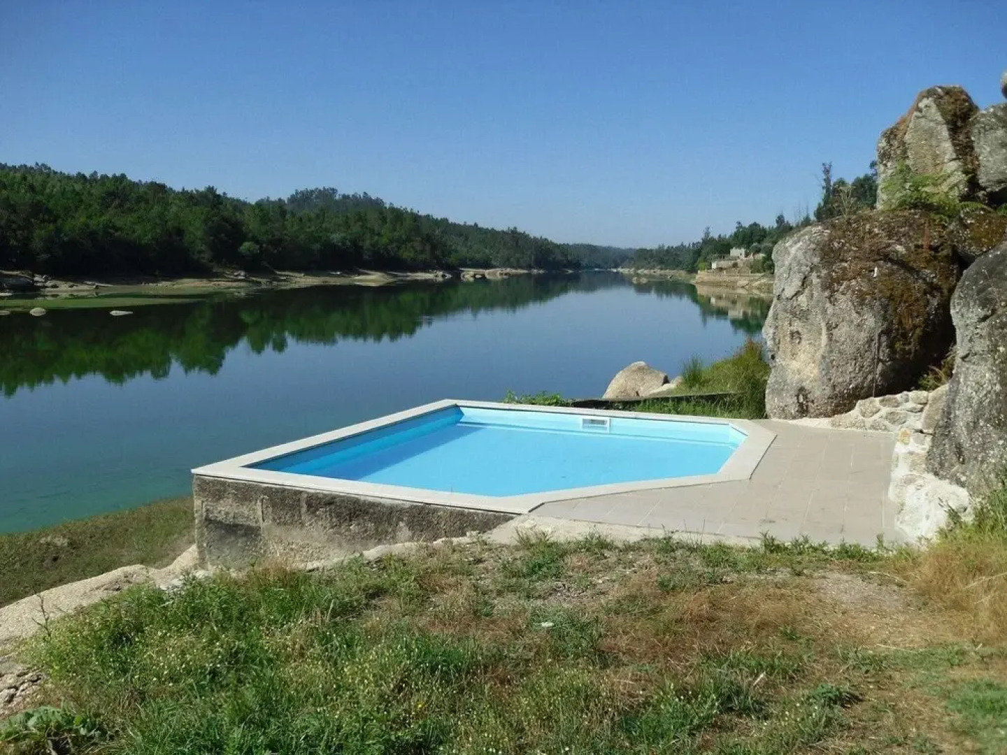 Mansion in Dao Valley by River Beach