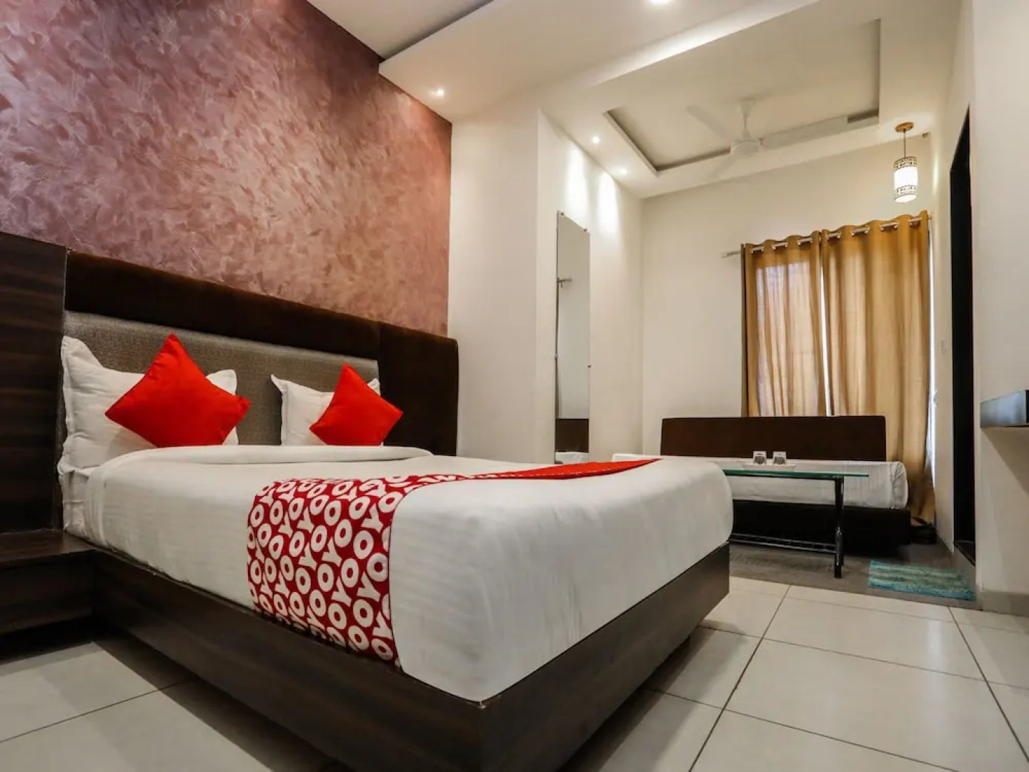 OYO 16543 Hotel Madhuban