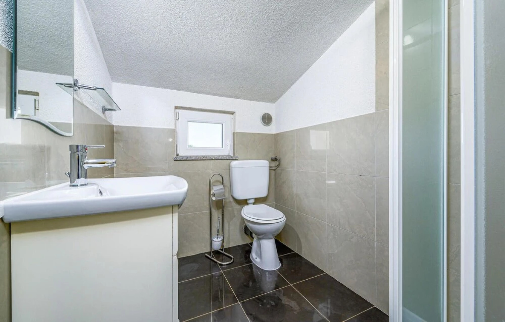 Awesome Home in Valtursko Polje With Wifi and 12 Bedrooms