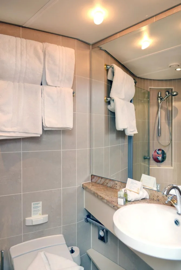 Crossgates Hotelship 3 Star - Osthafen - Frankfurt