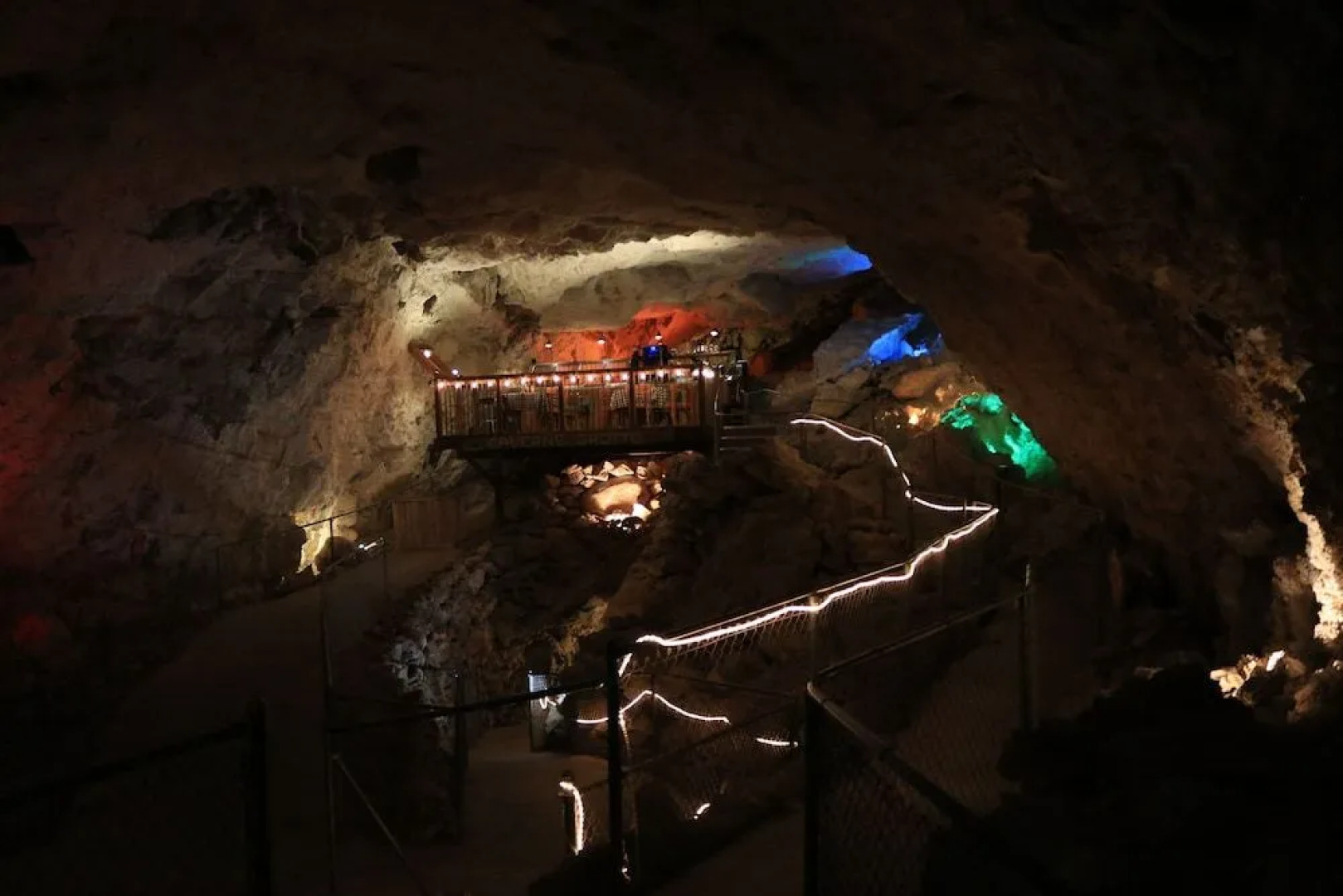 Grand Canyon Caverns Inn