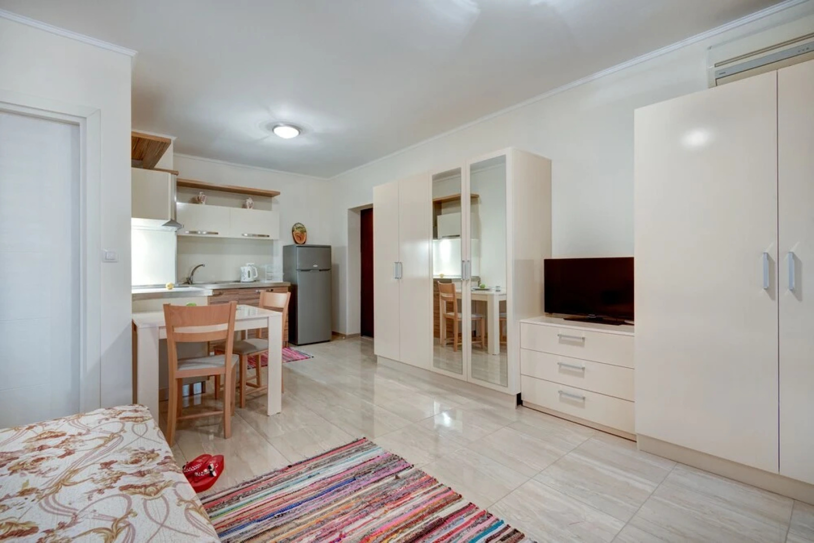 Esteban Apartcomplex